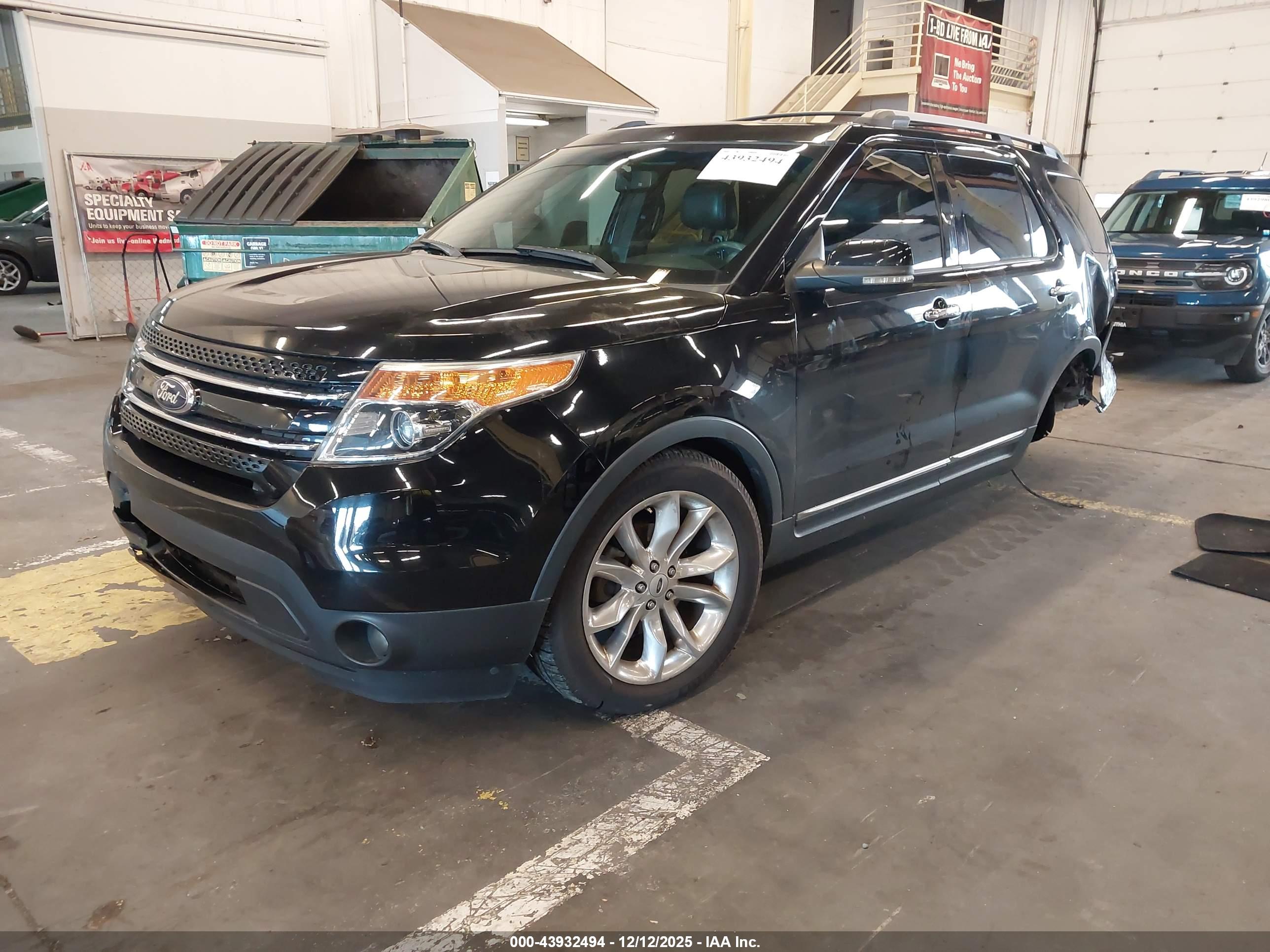 FORD EXPLORER image 2