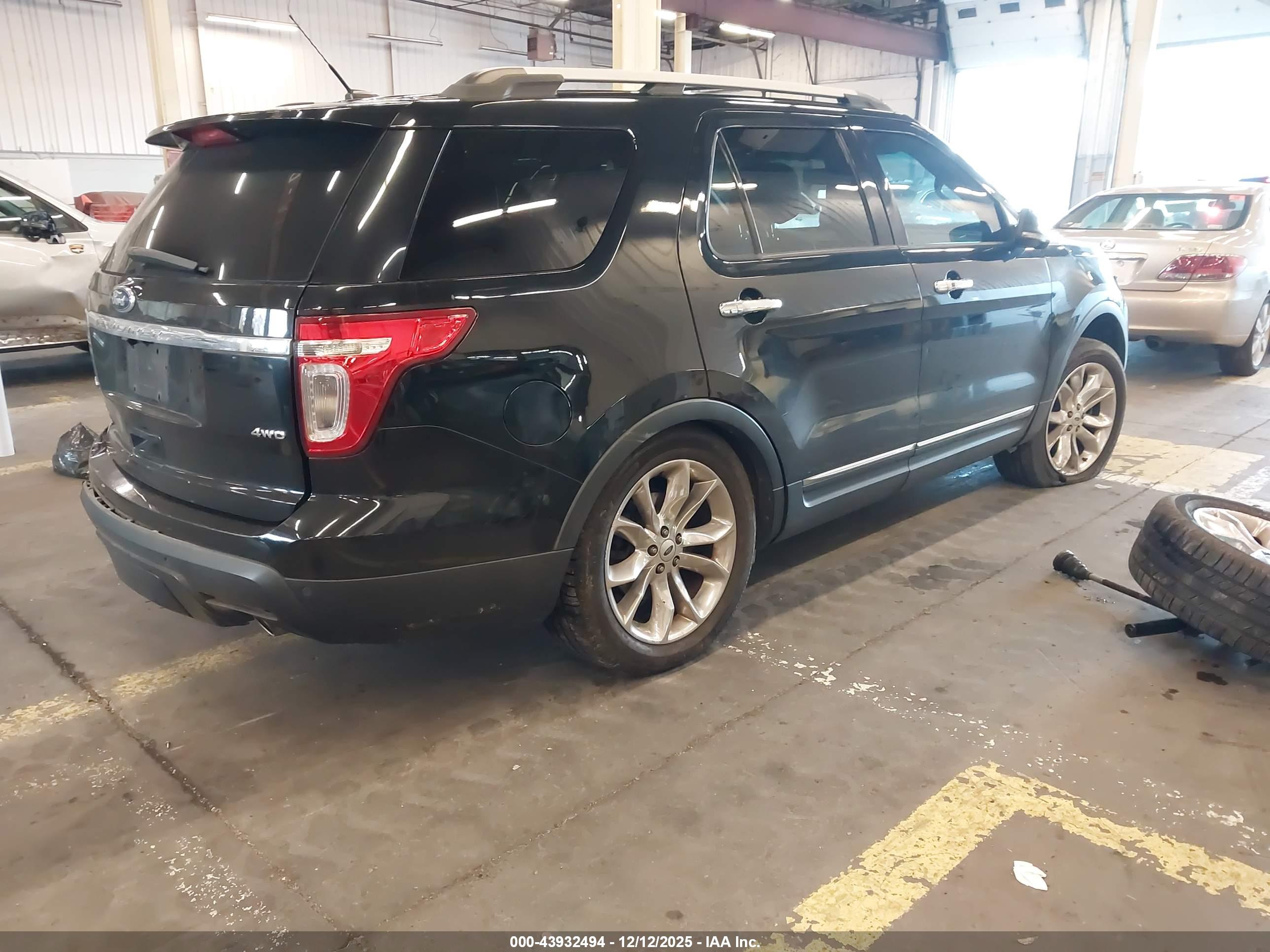 FORD EXPLORER image 4