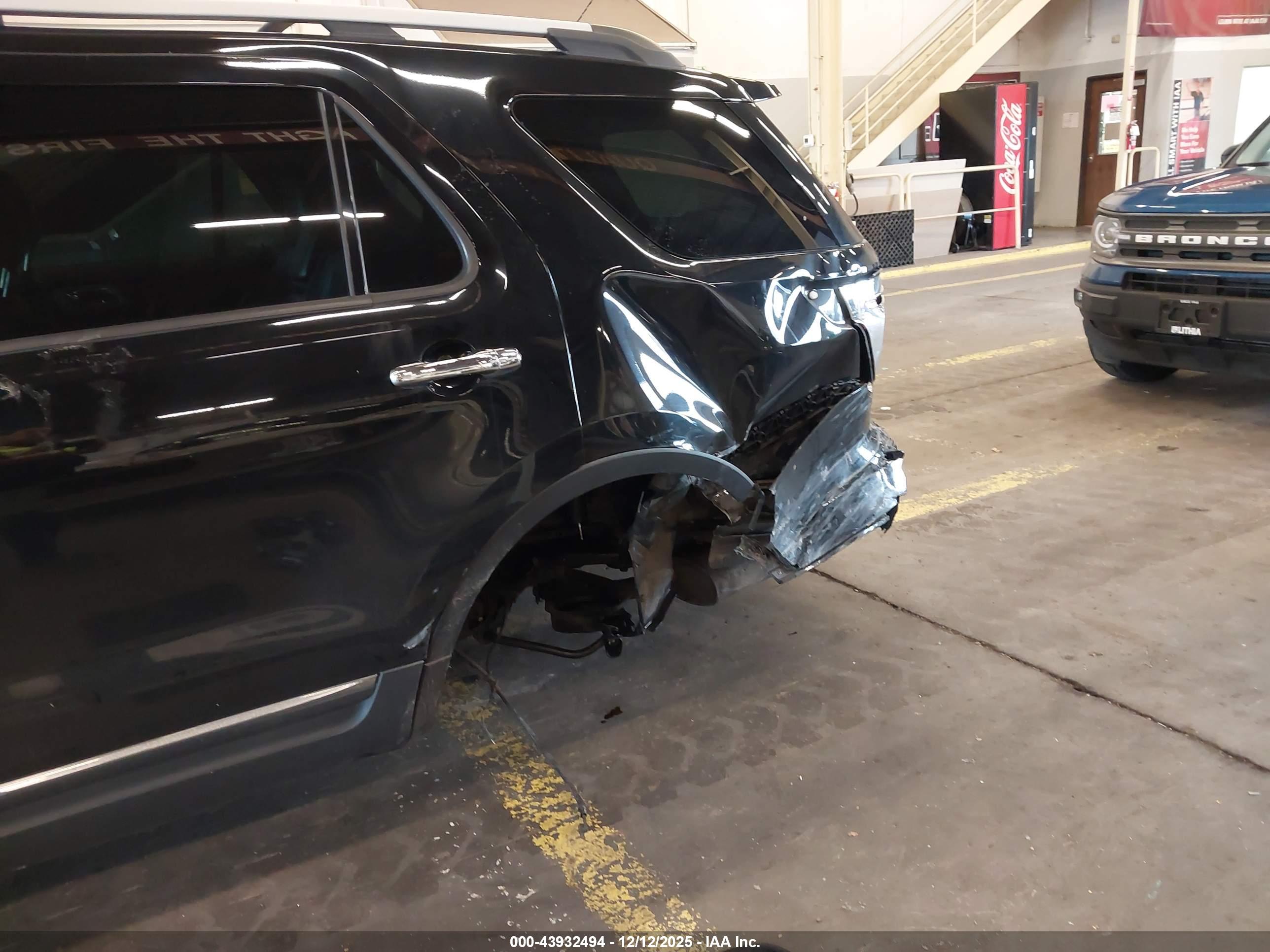 FORD EXPLORER image 6