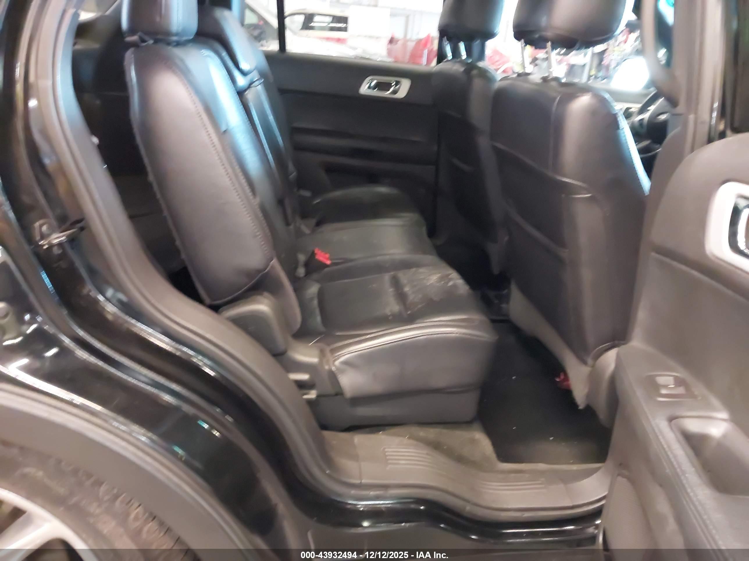 FORD EXPLORER image 8