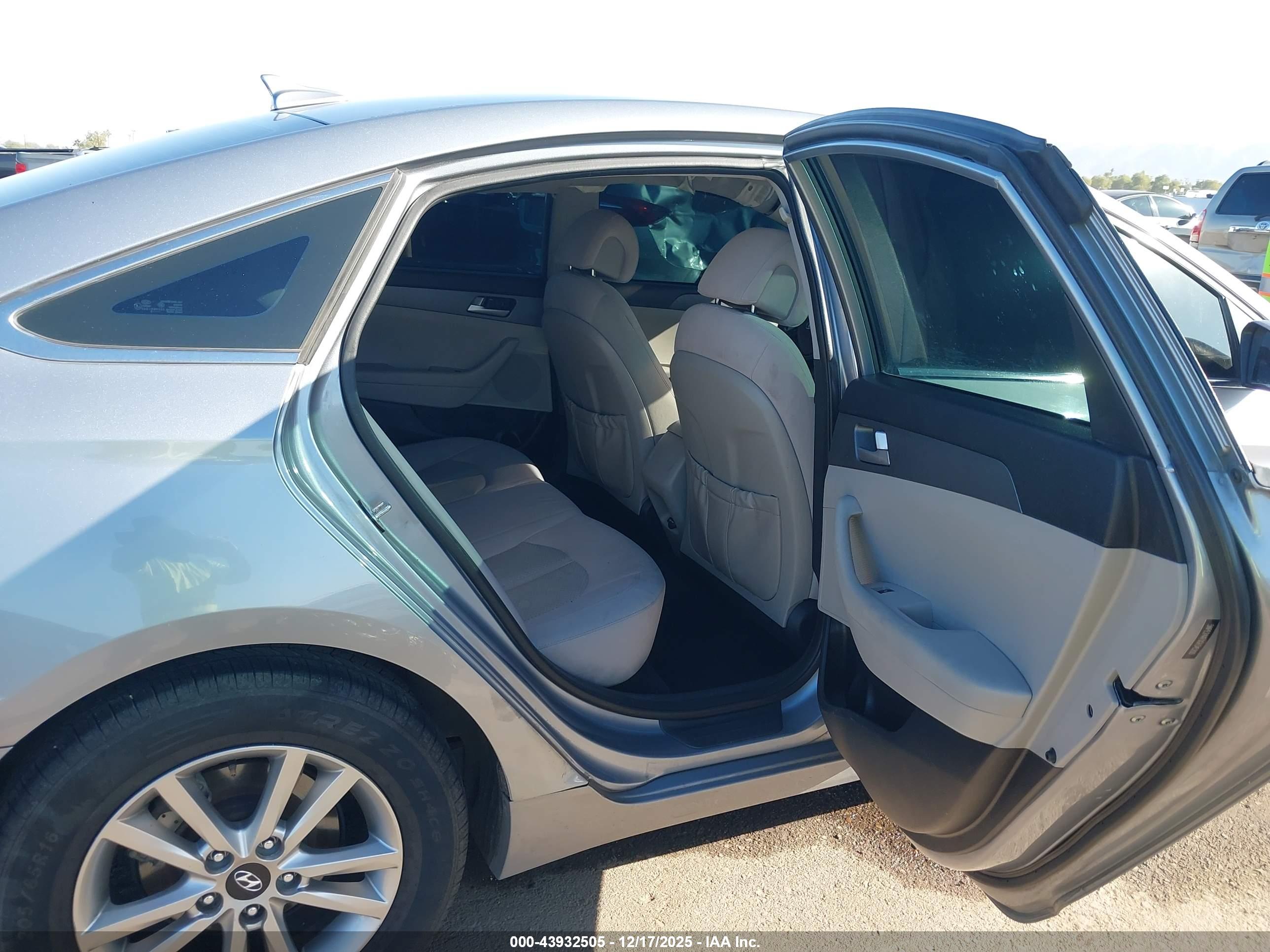 HYUNDAI SONATA image 8