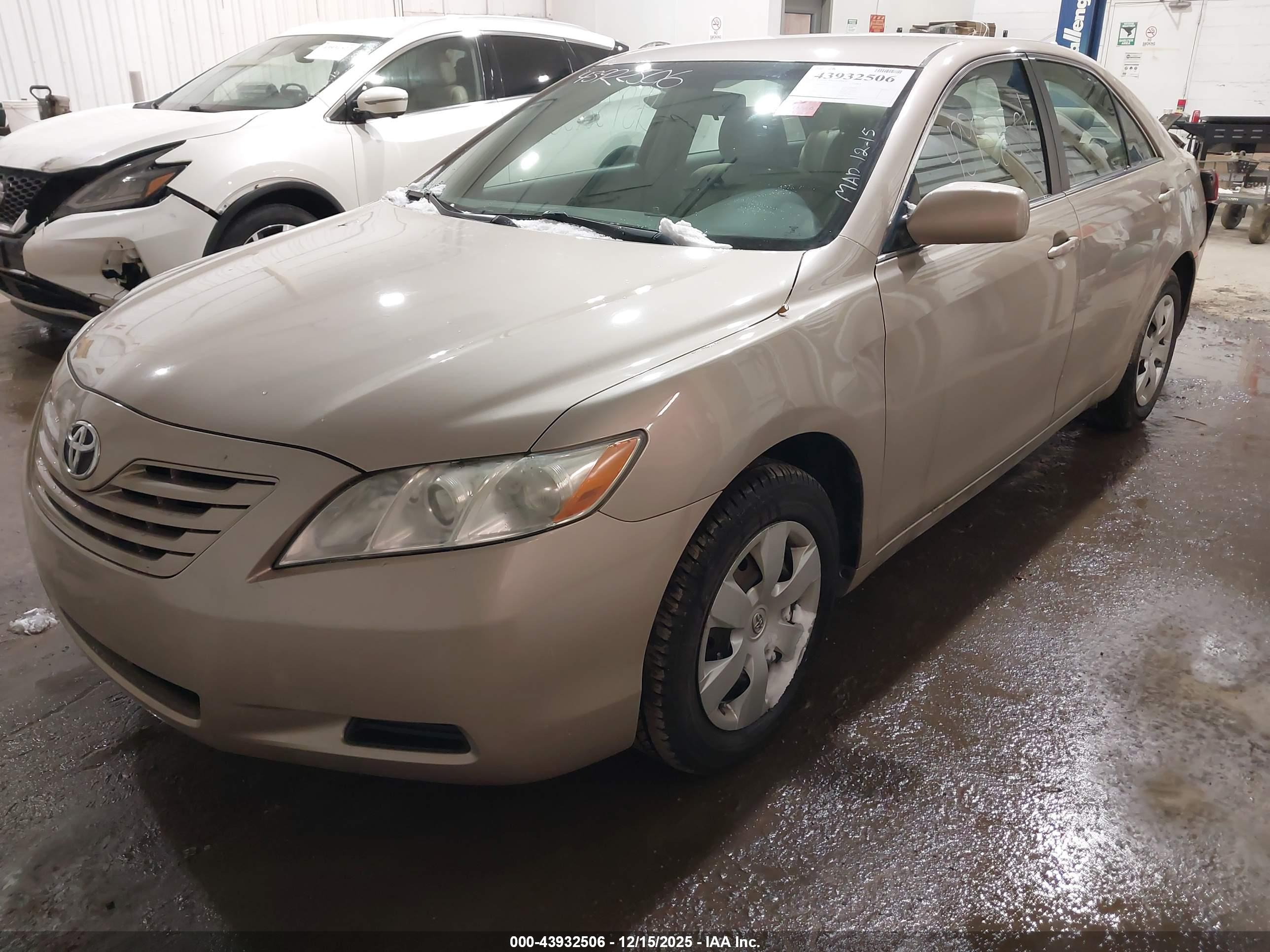 TOYOTA CAMRY image 2