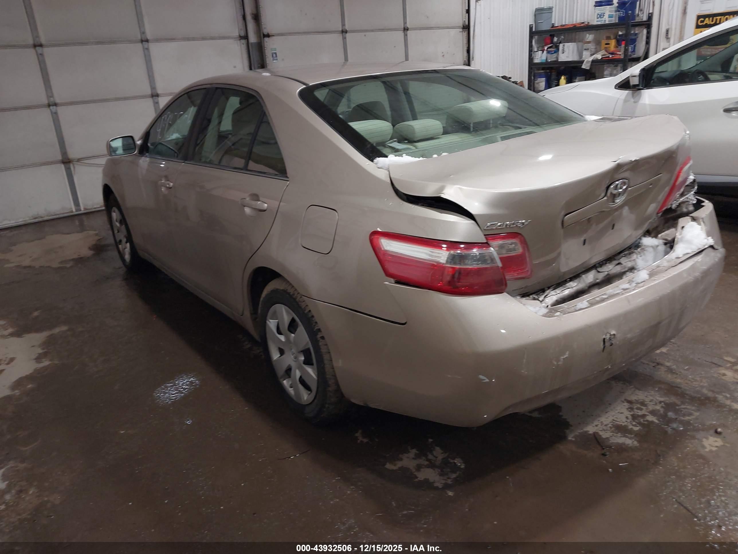 TOYOTA CAMRY image 3