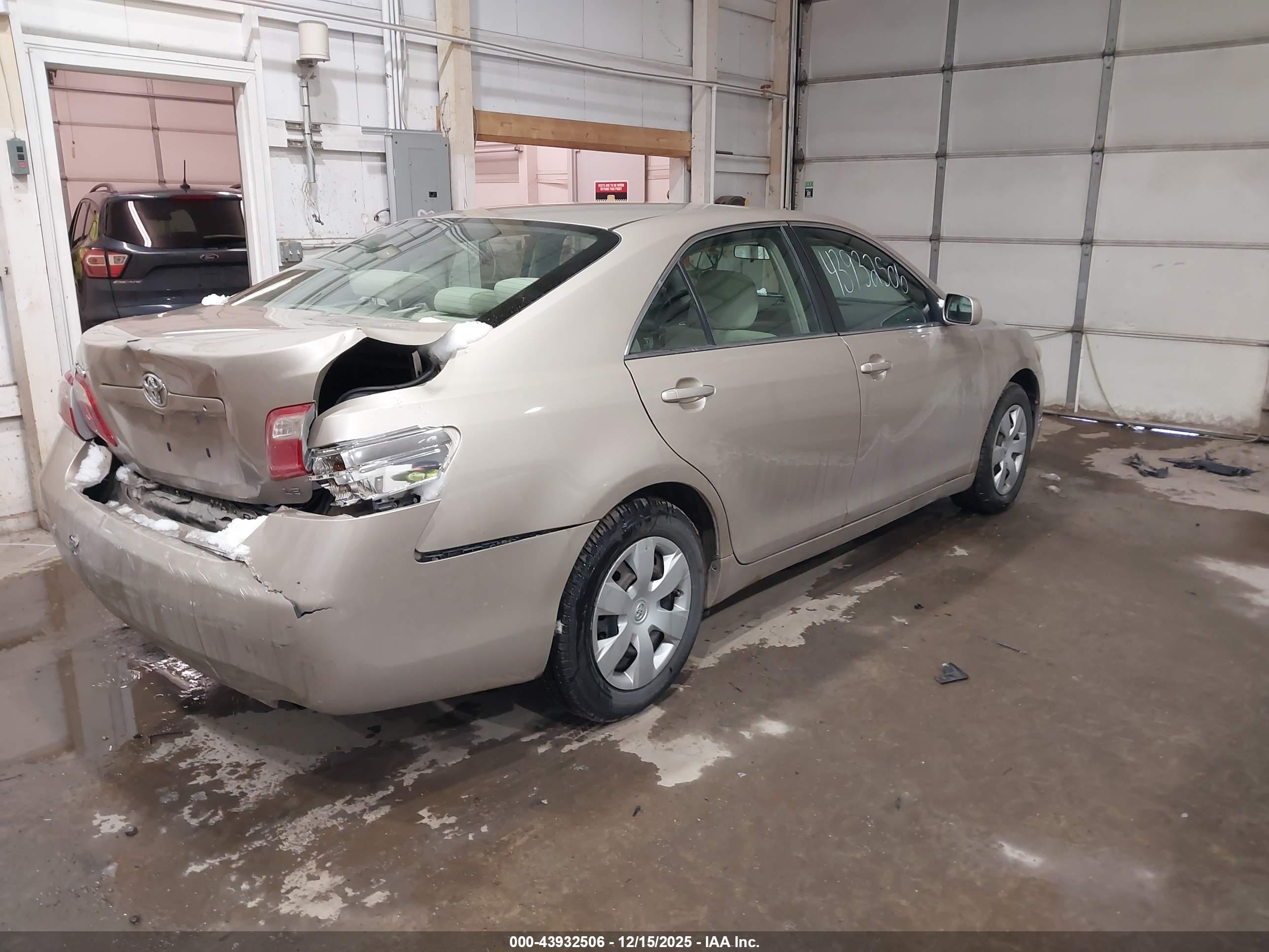 TOYOTA CAMRY image 4