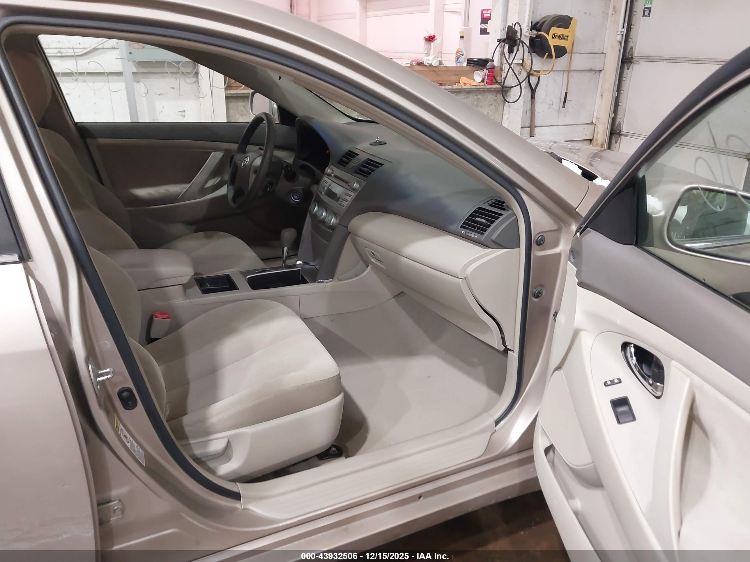 TOYOTA CAMRY image 5