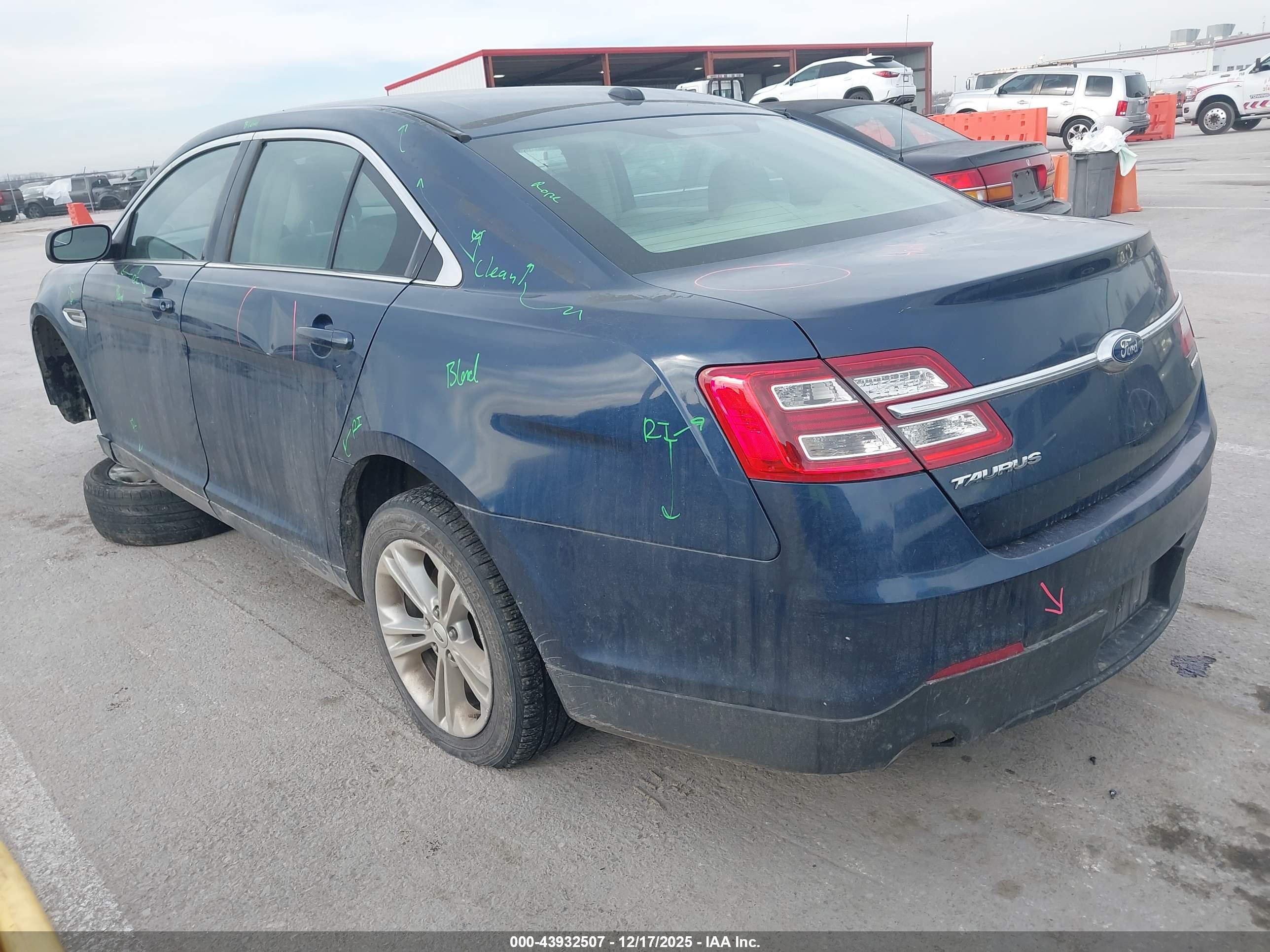 FORD TAURUS image 3