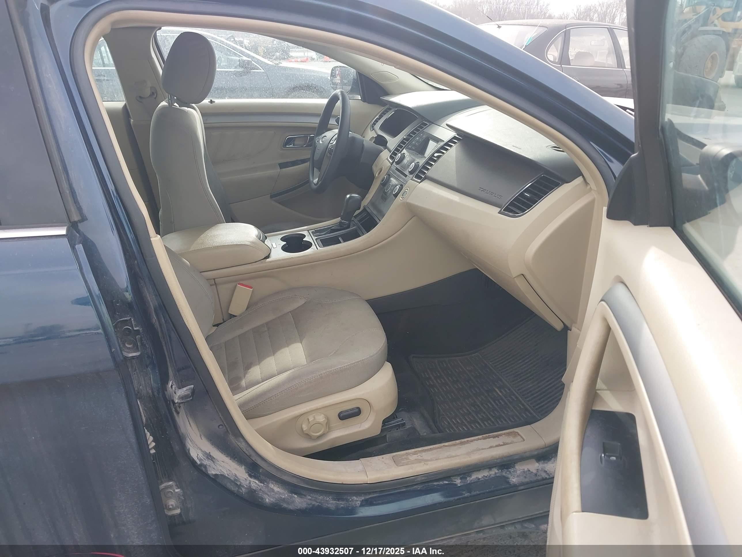 FORD TAURUS image 5