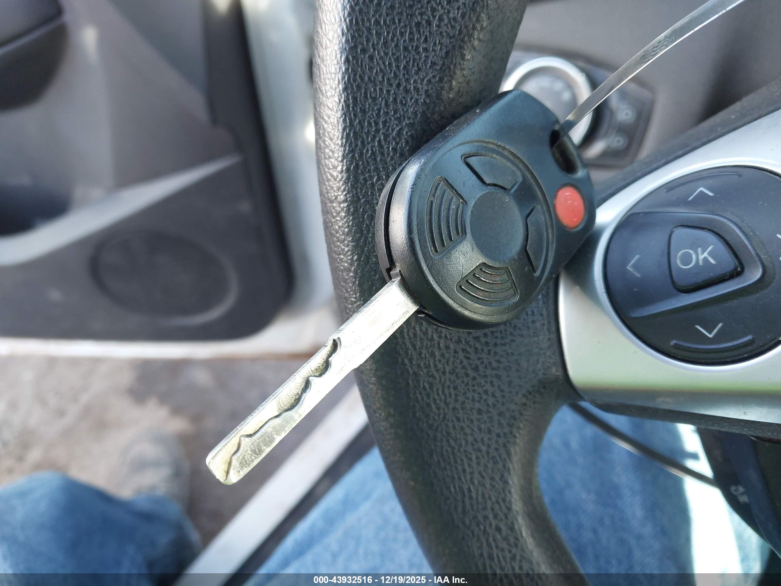 FORD ESCAPE image 11