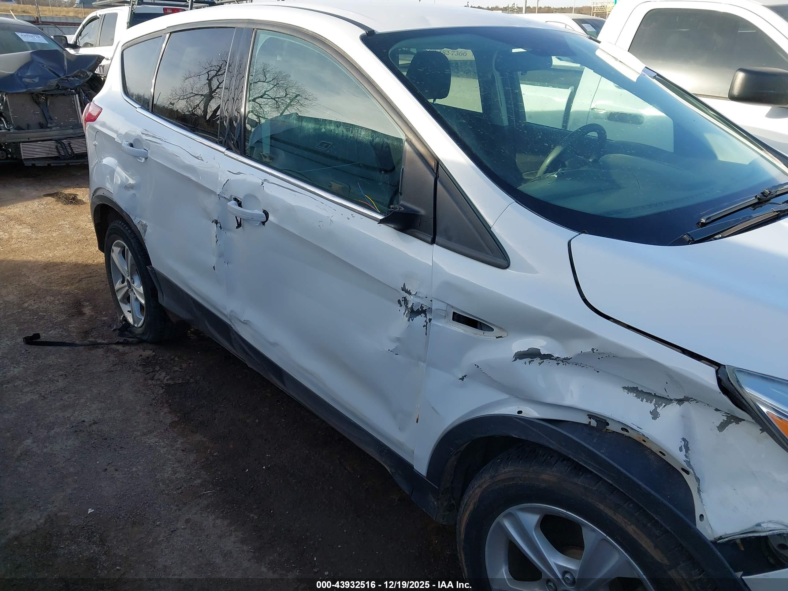 FORD ESCAPE image 6