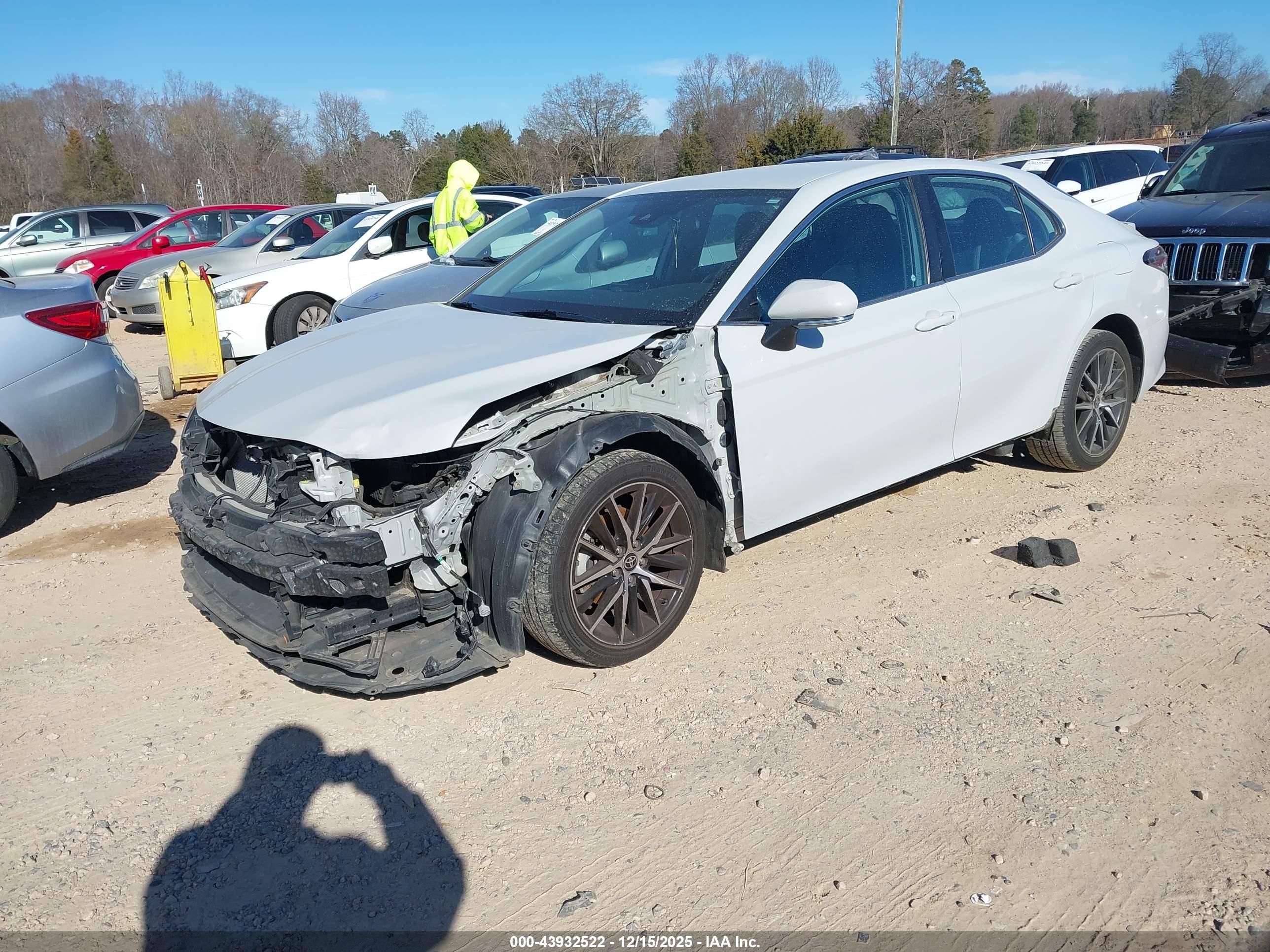 TOYOTA CAMRY image 2