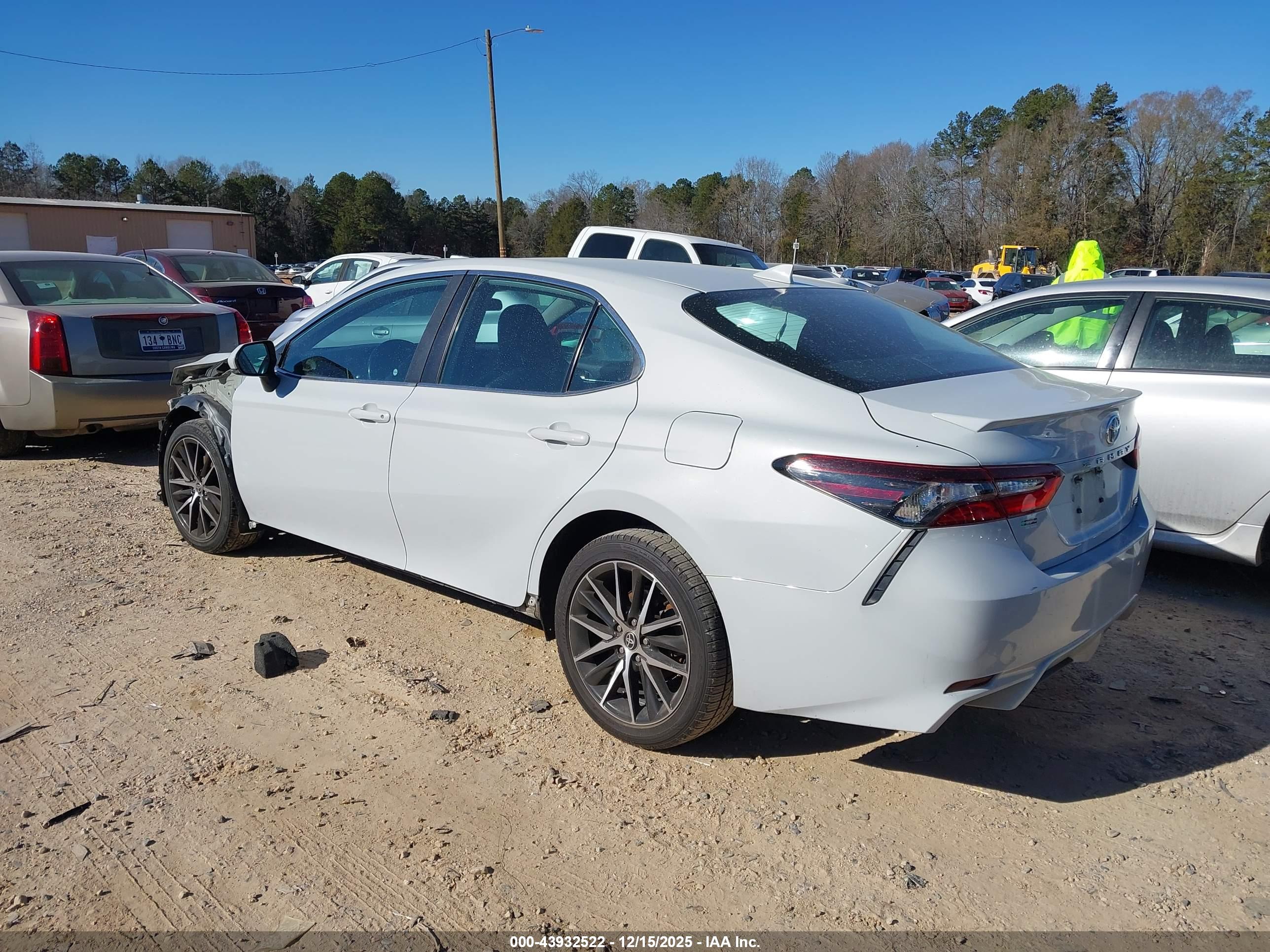 TOYOTA CAMRY image 3