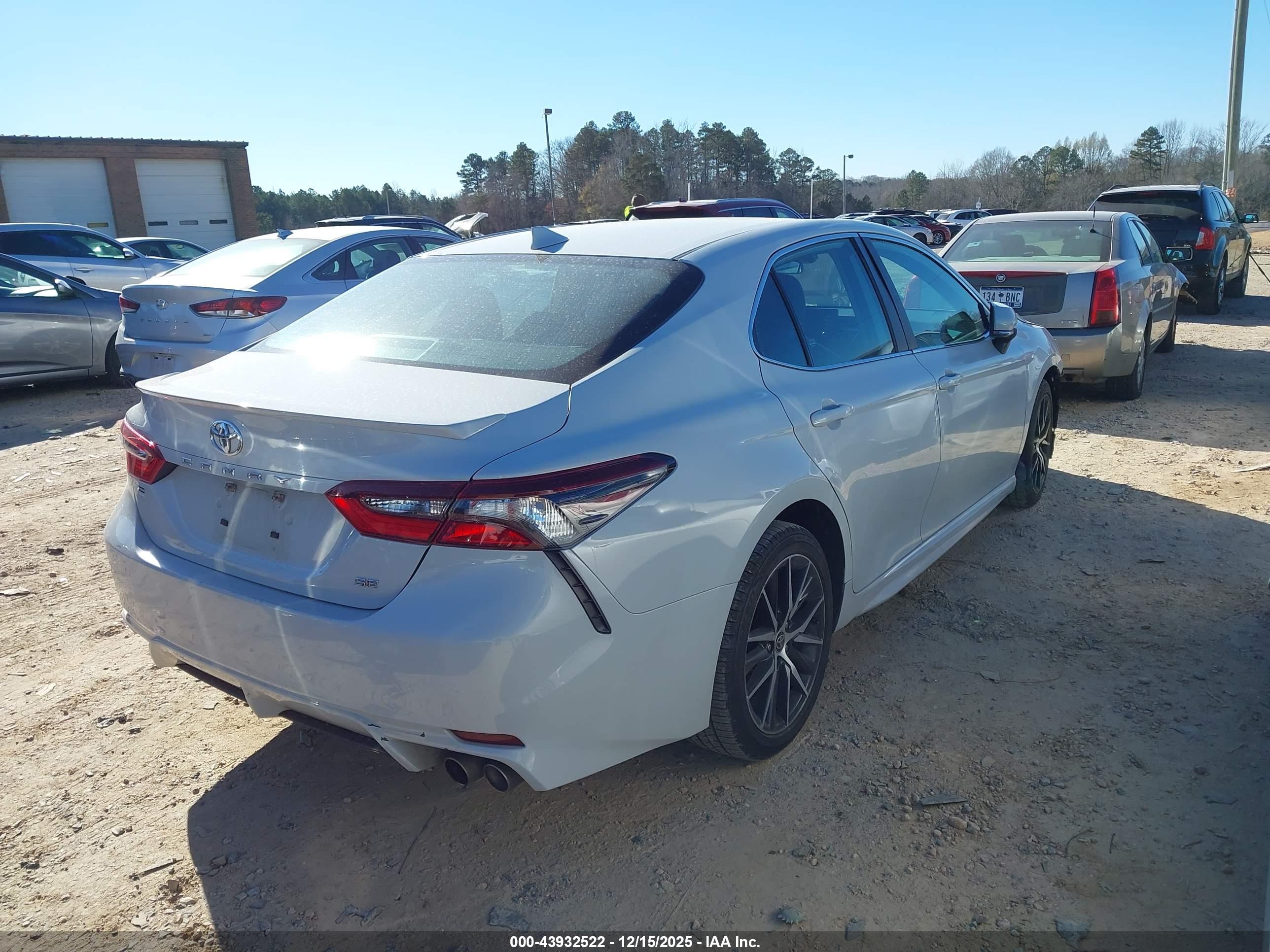 TOYOTA CAMRY image 4