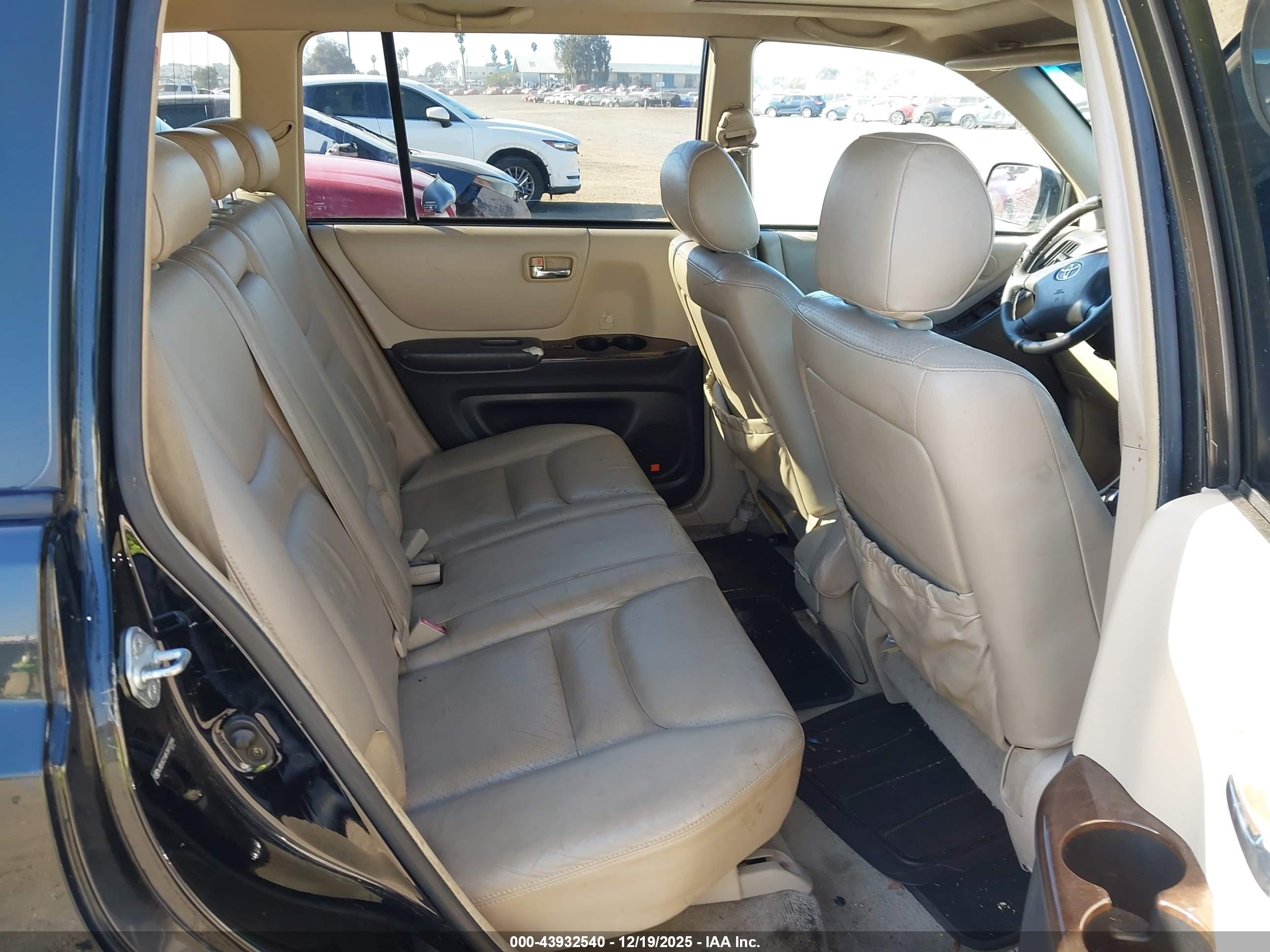 TOYOTA HIGHLANDER image 8