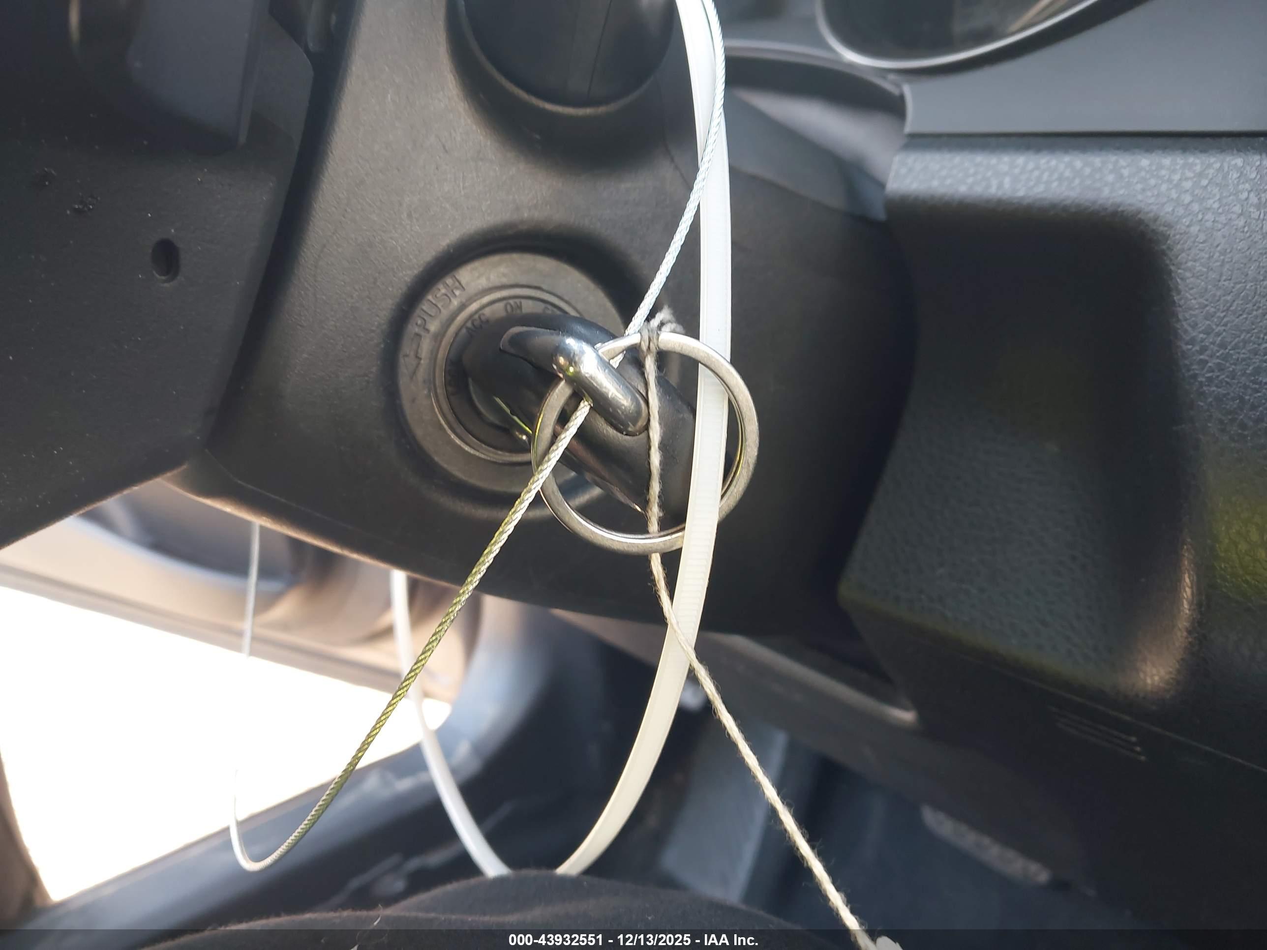 TOYOTA CAMRY image 11