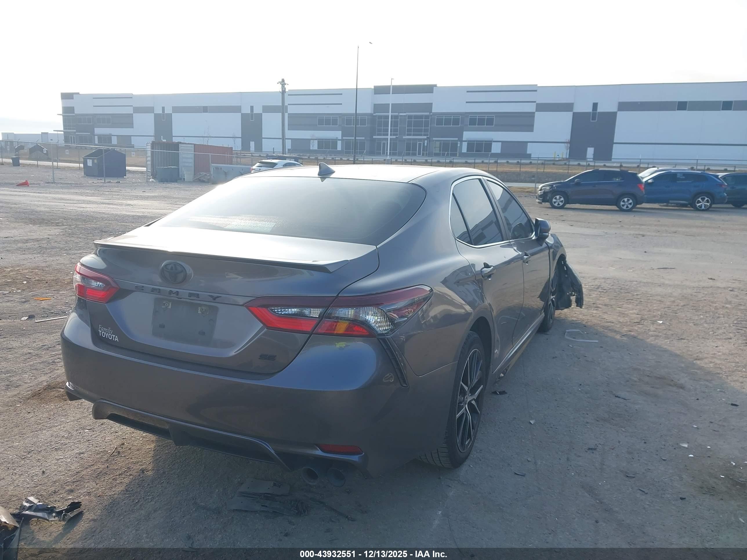TOYOTA CAMRY image 4