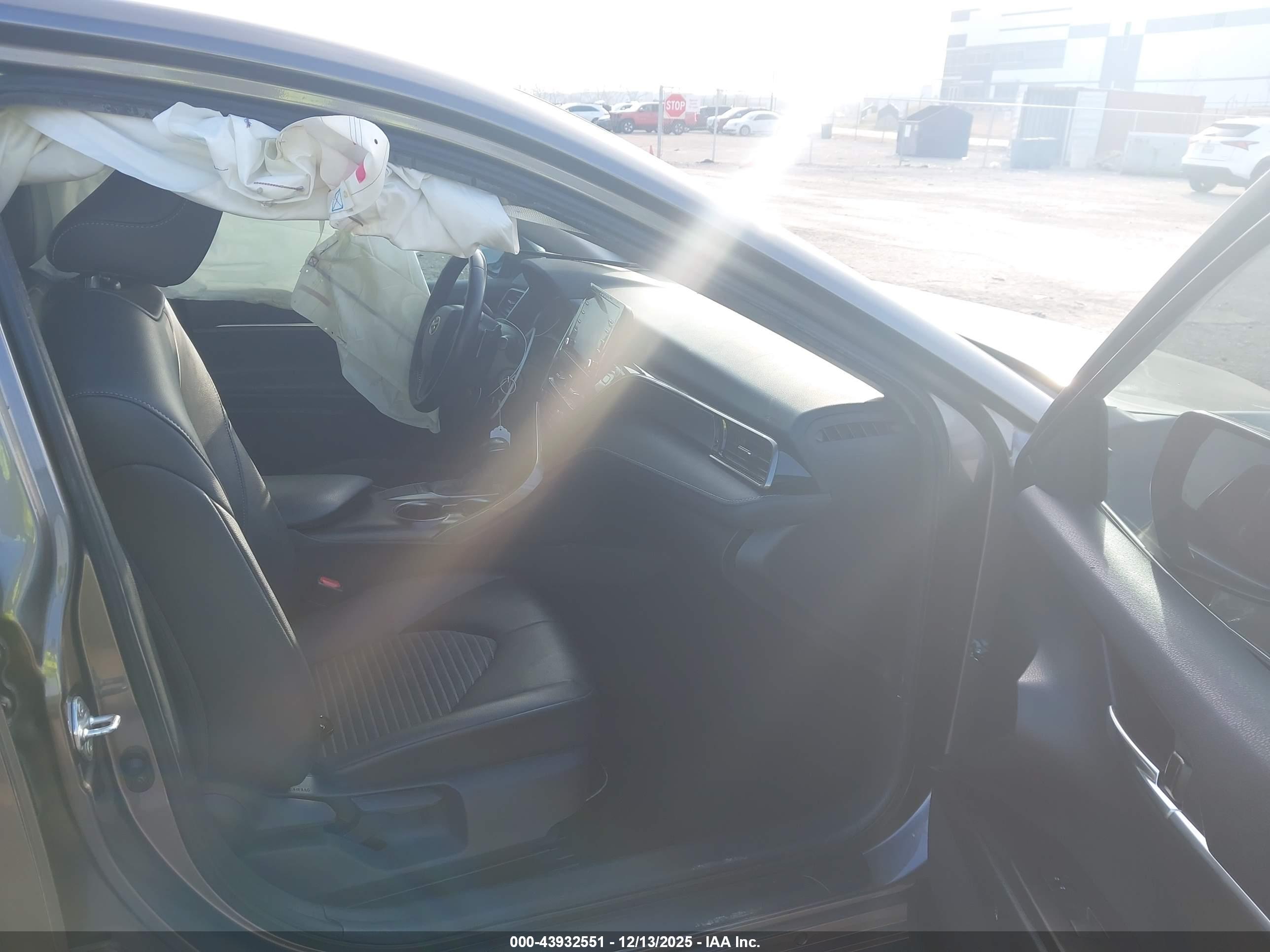 TOYOTA CAMRY image 5
