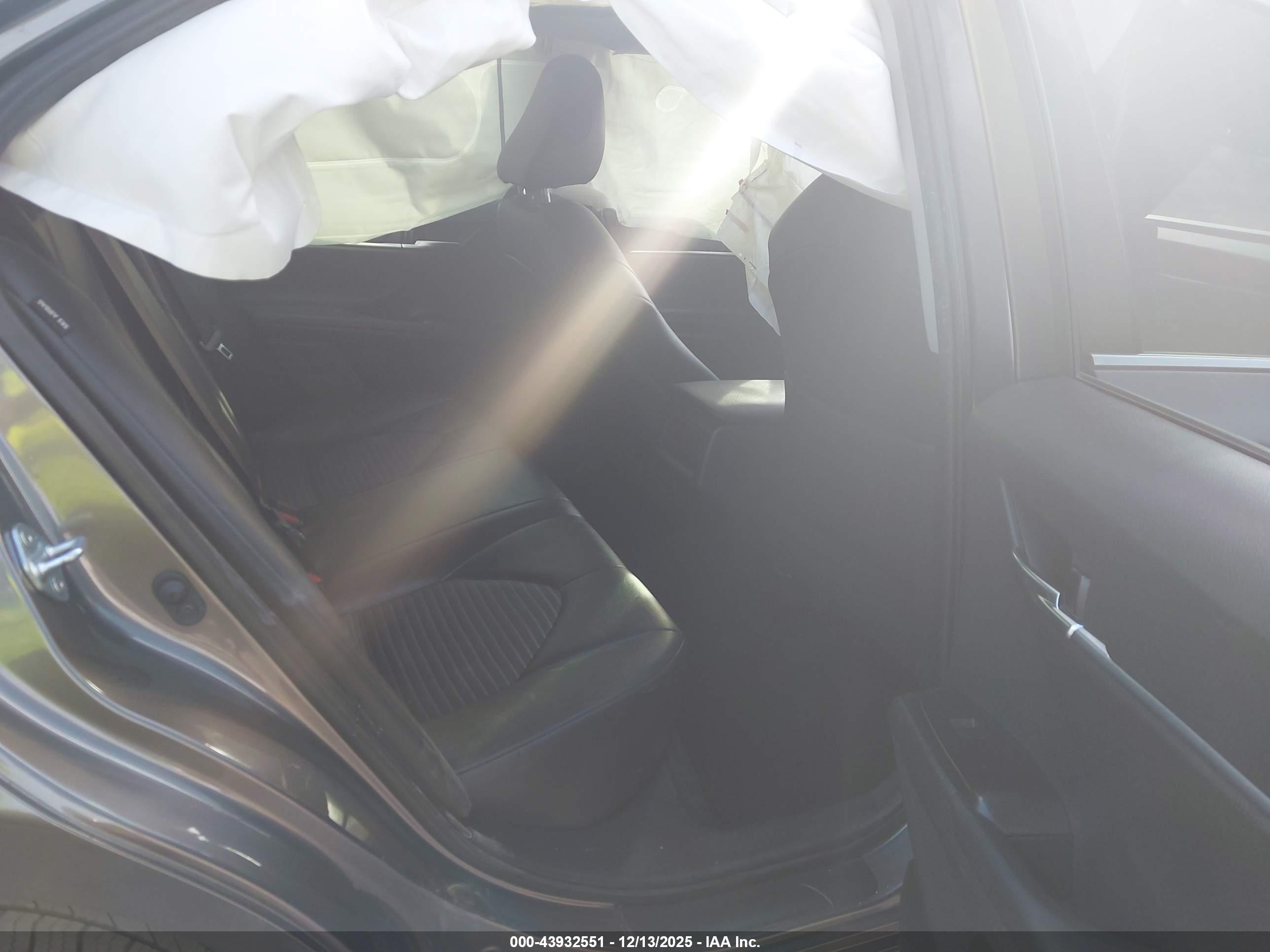 TOYOTA CAMRY image 8