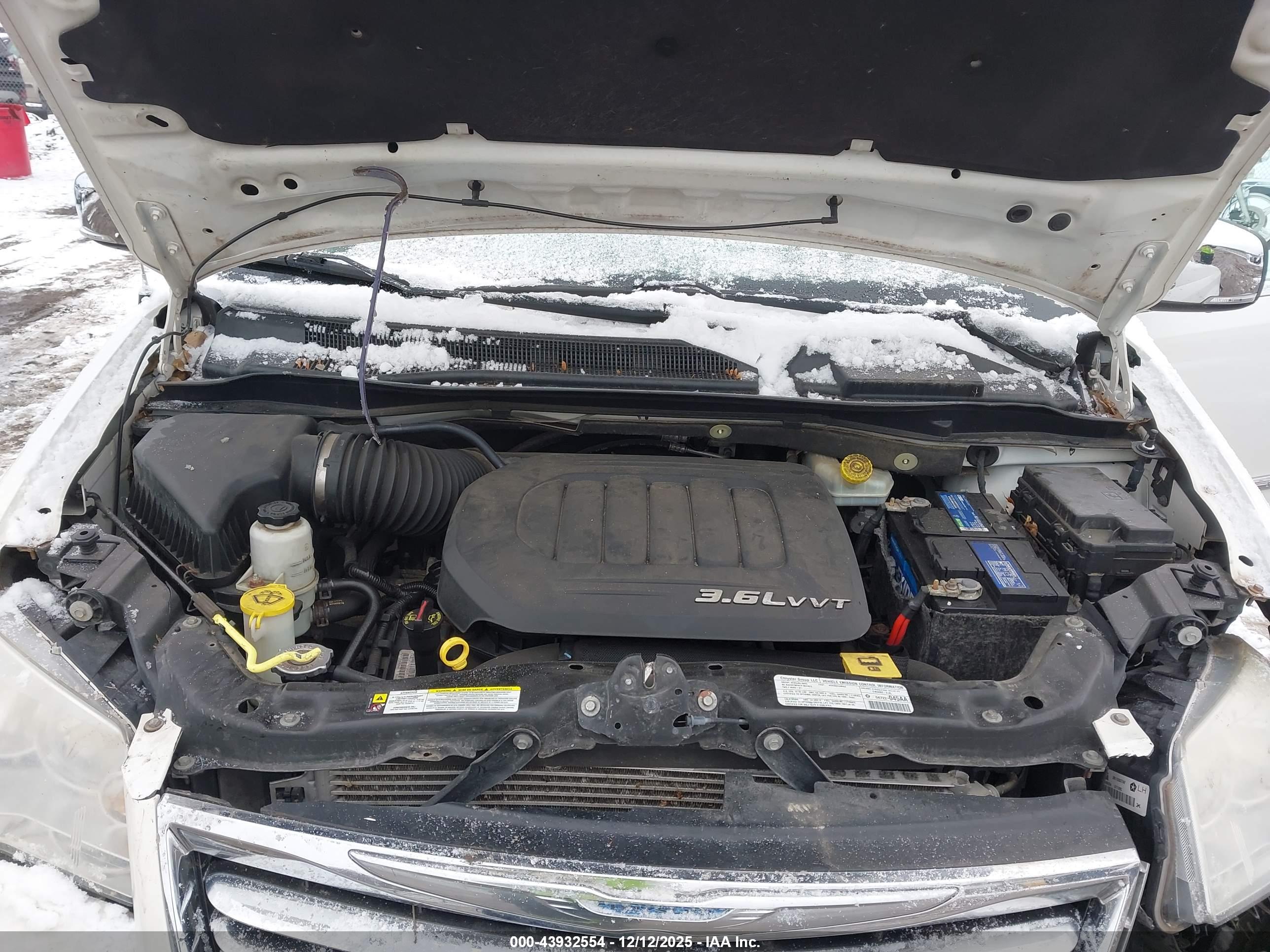 CHRYSLER TOWN image 10