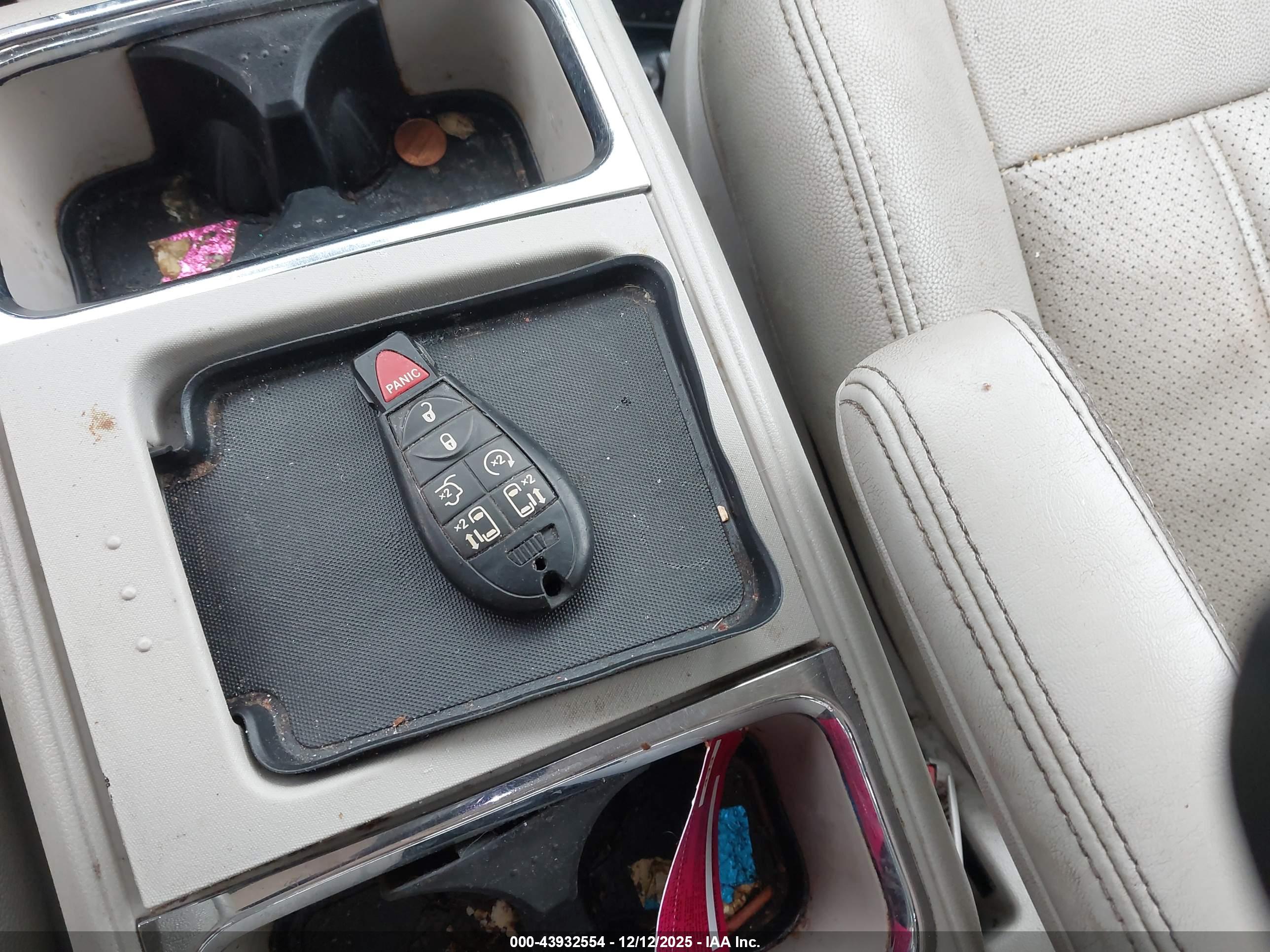 CHRYSLER TOWN image 11