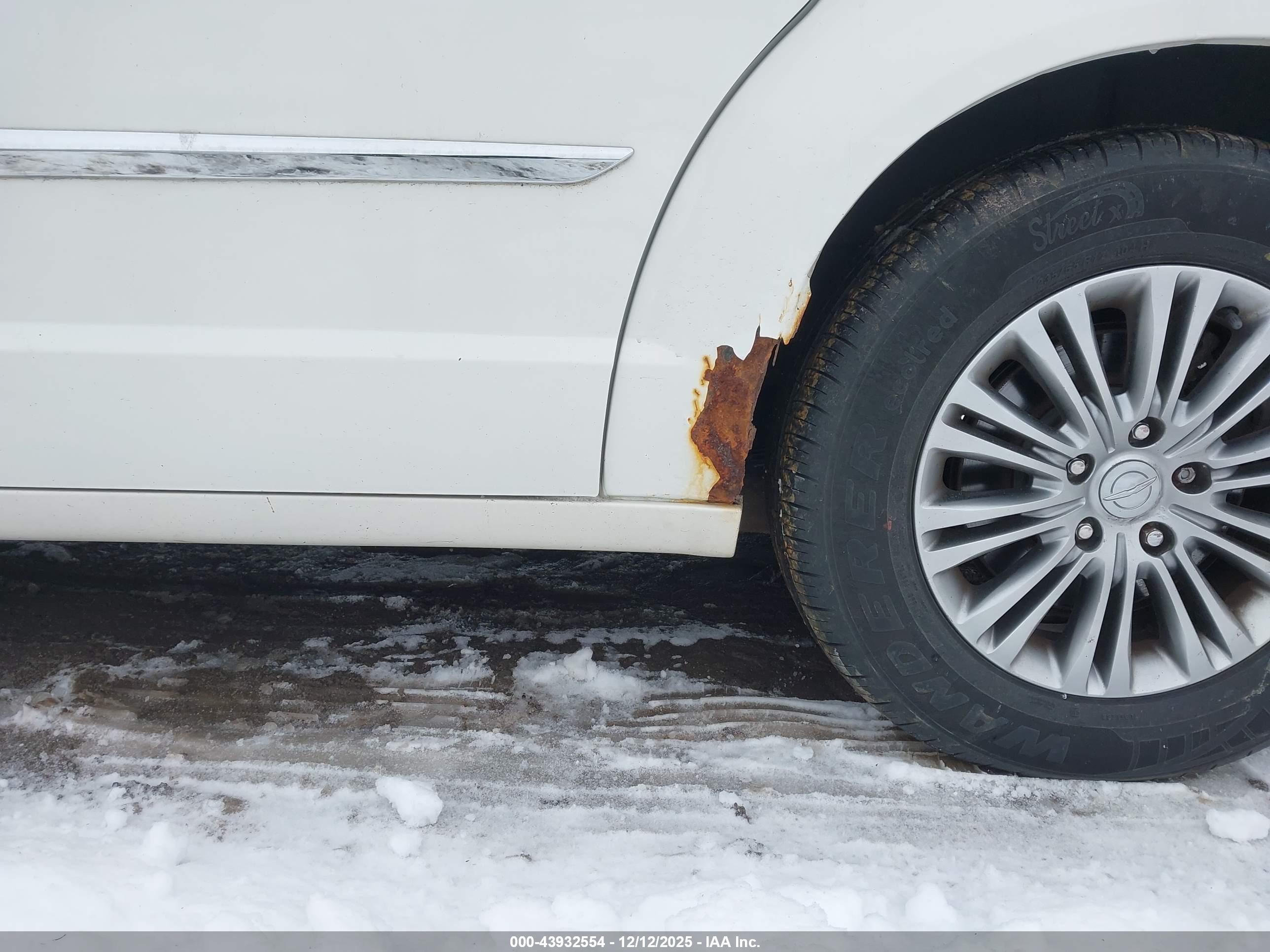 CHRYSLER TOWN image 6