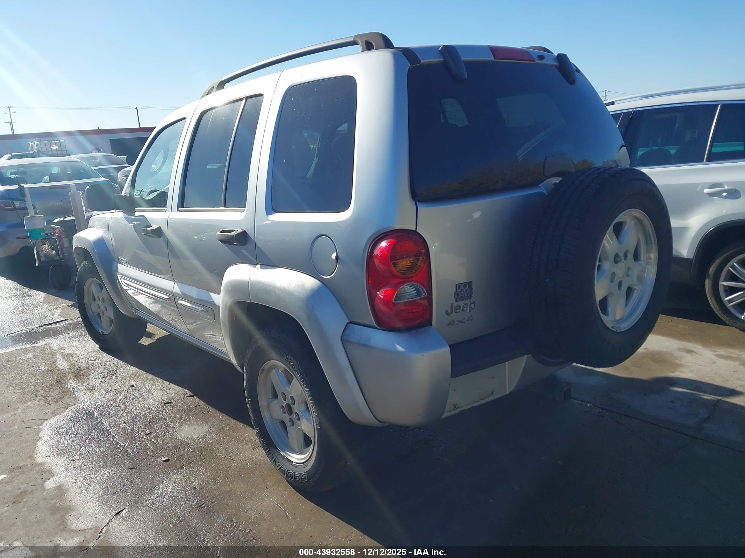 JEEP LIBERTY image 3