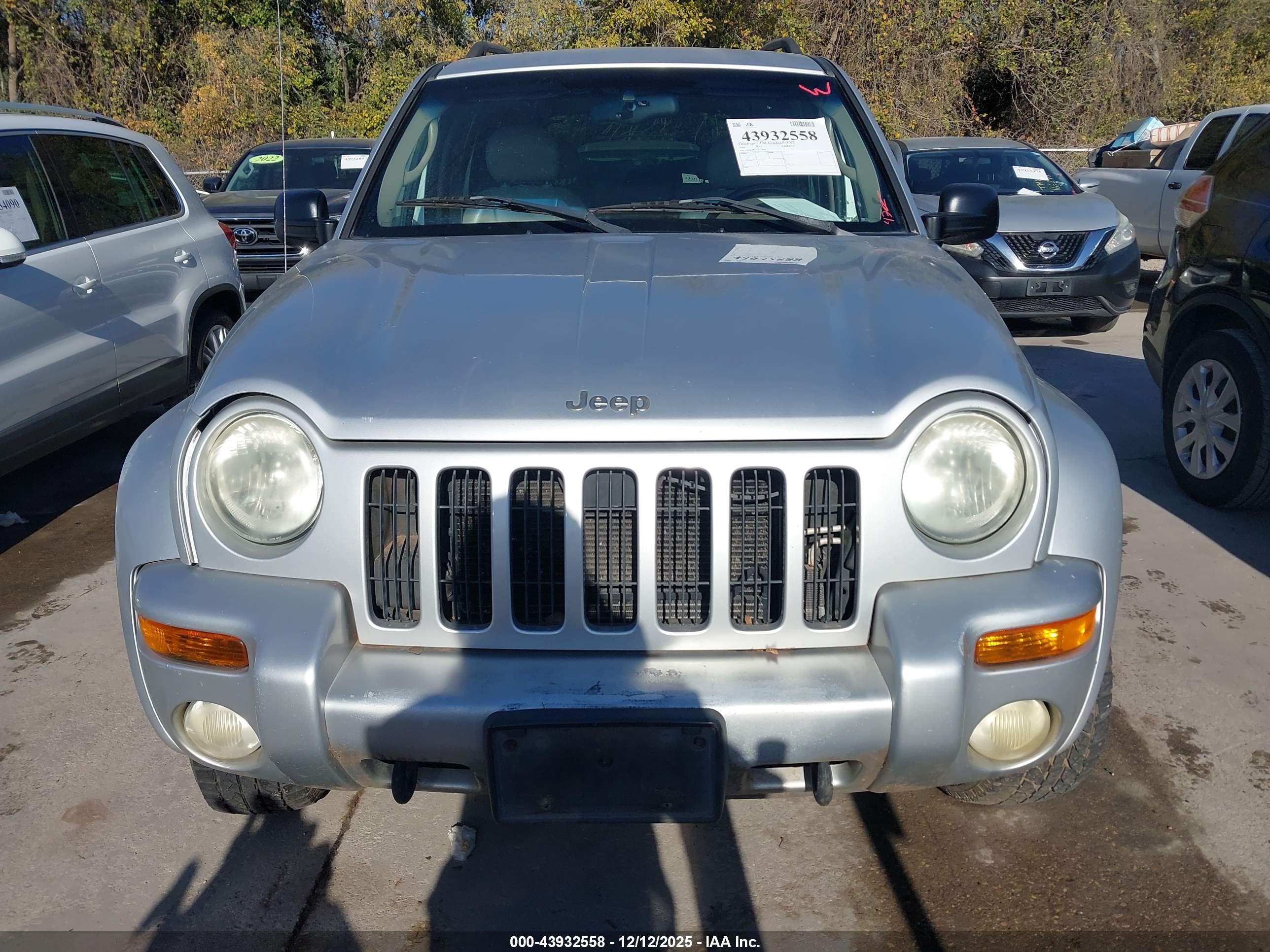 JEEP LIBERTY image 6