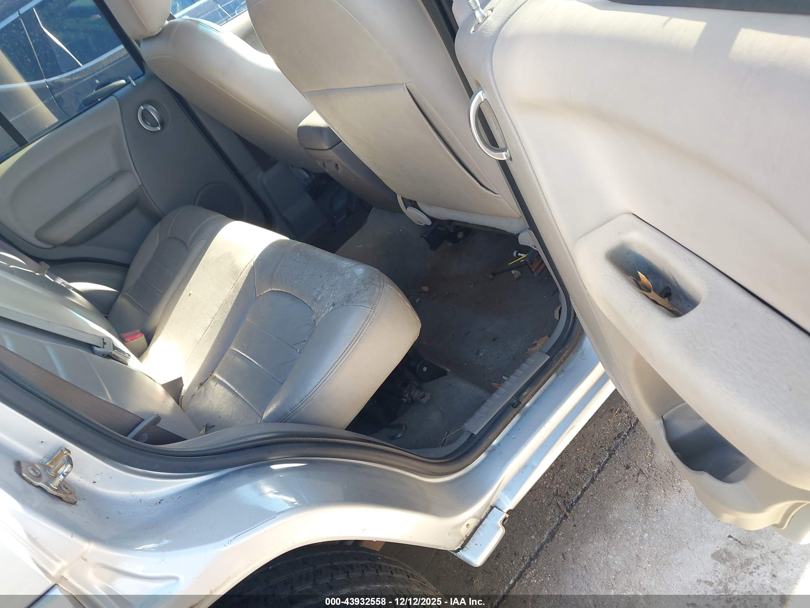 JEEP LIBERTY image 8