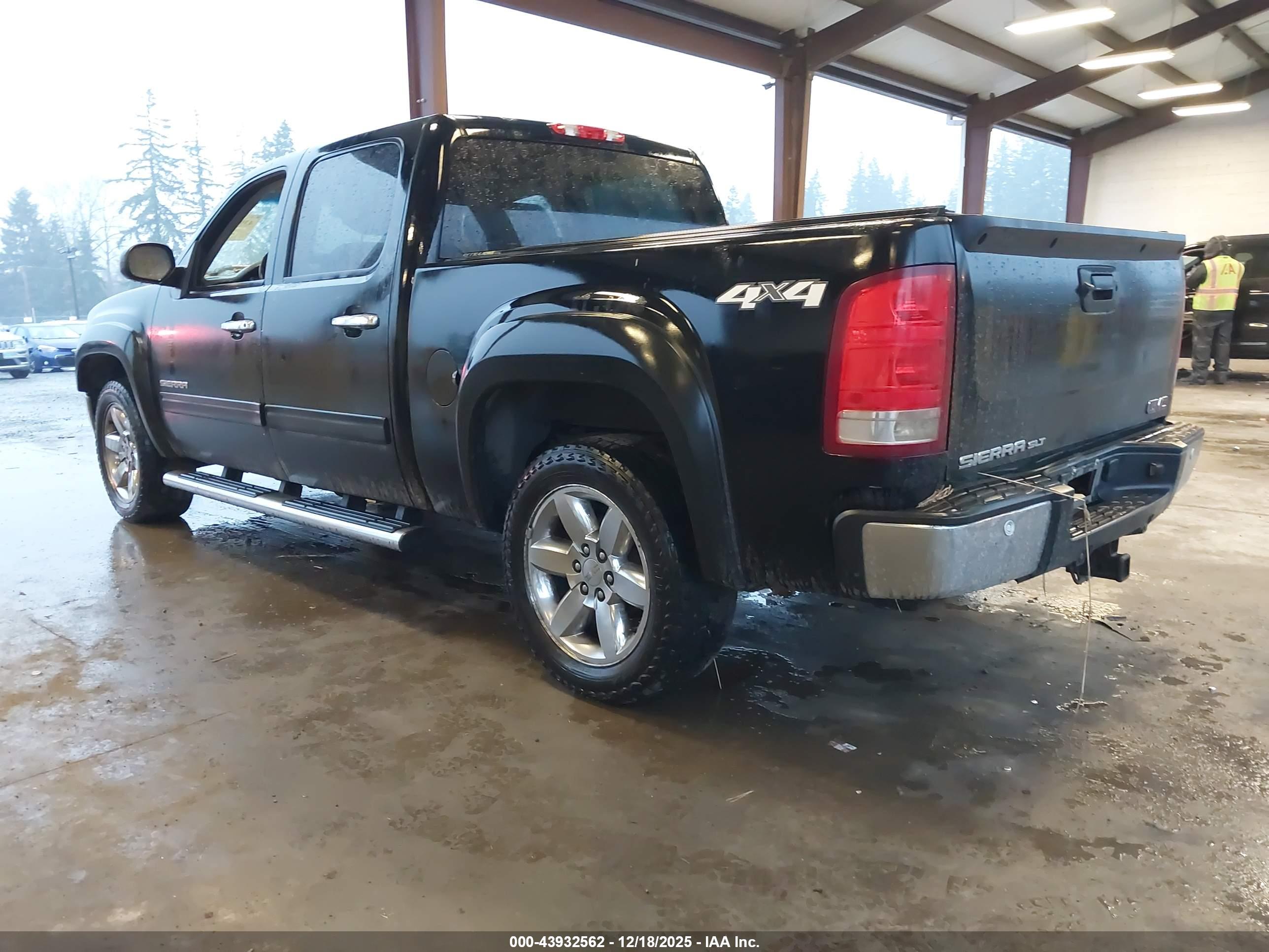GMC SIERRA image 3
