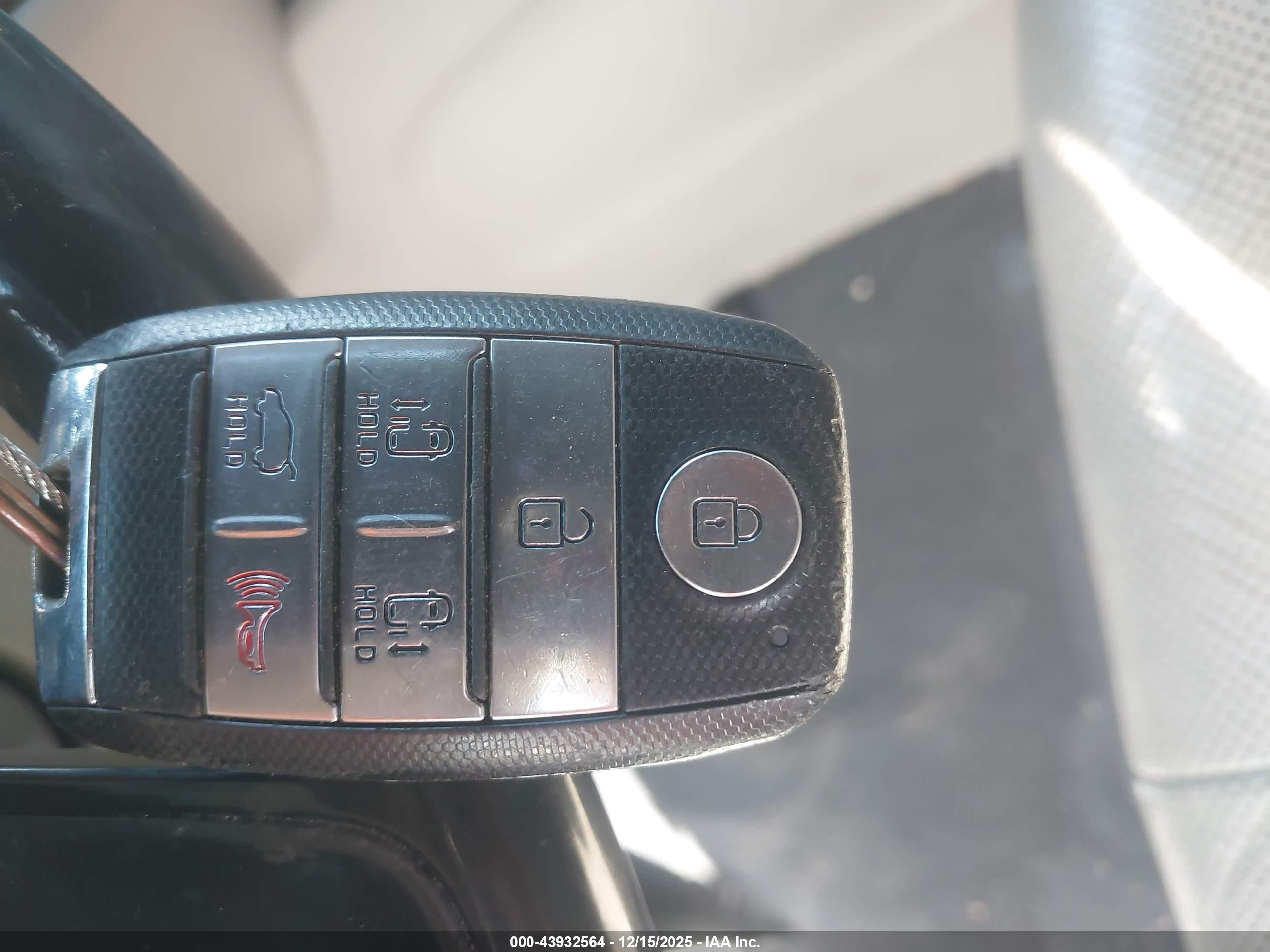 KIA SEDONA image 11