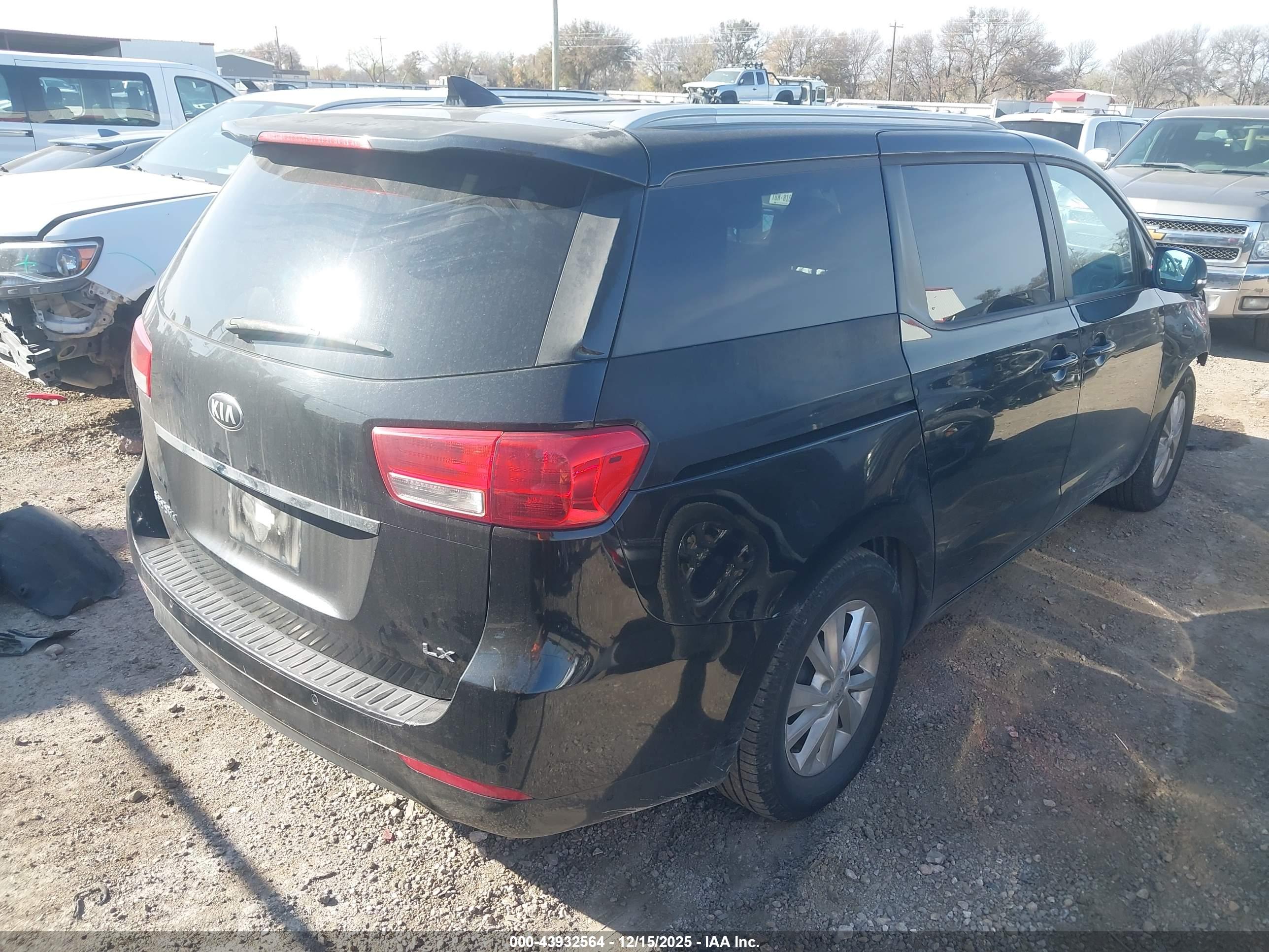 KIA SEDONA image 4