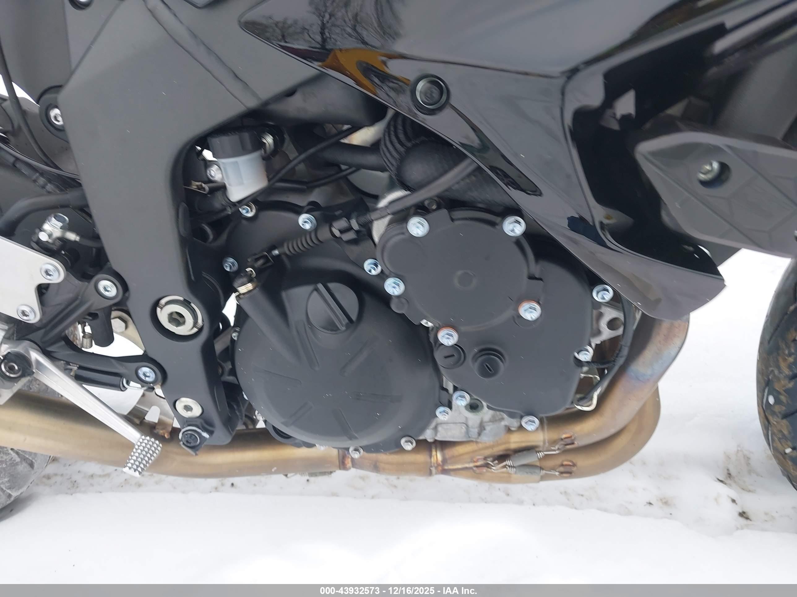 KAWASAKI ZX636 image 8