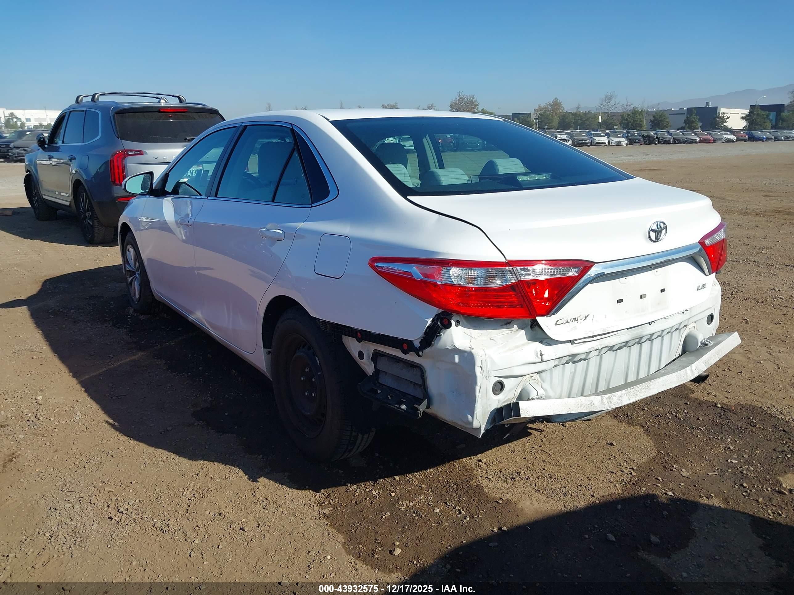 TOYOTA CAMRY image 3