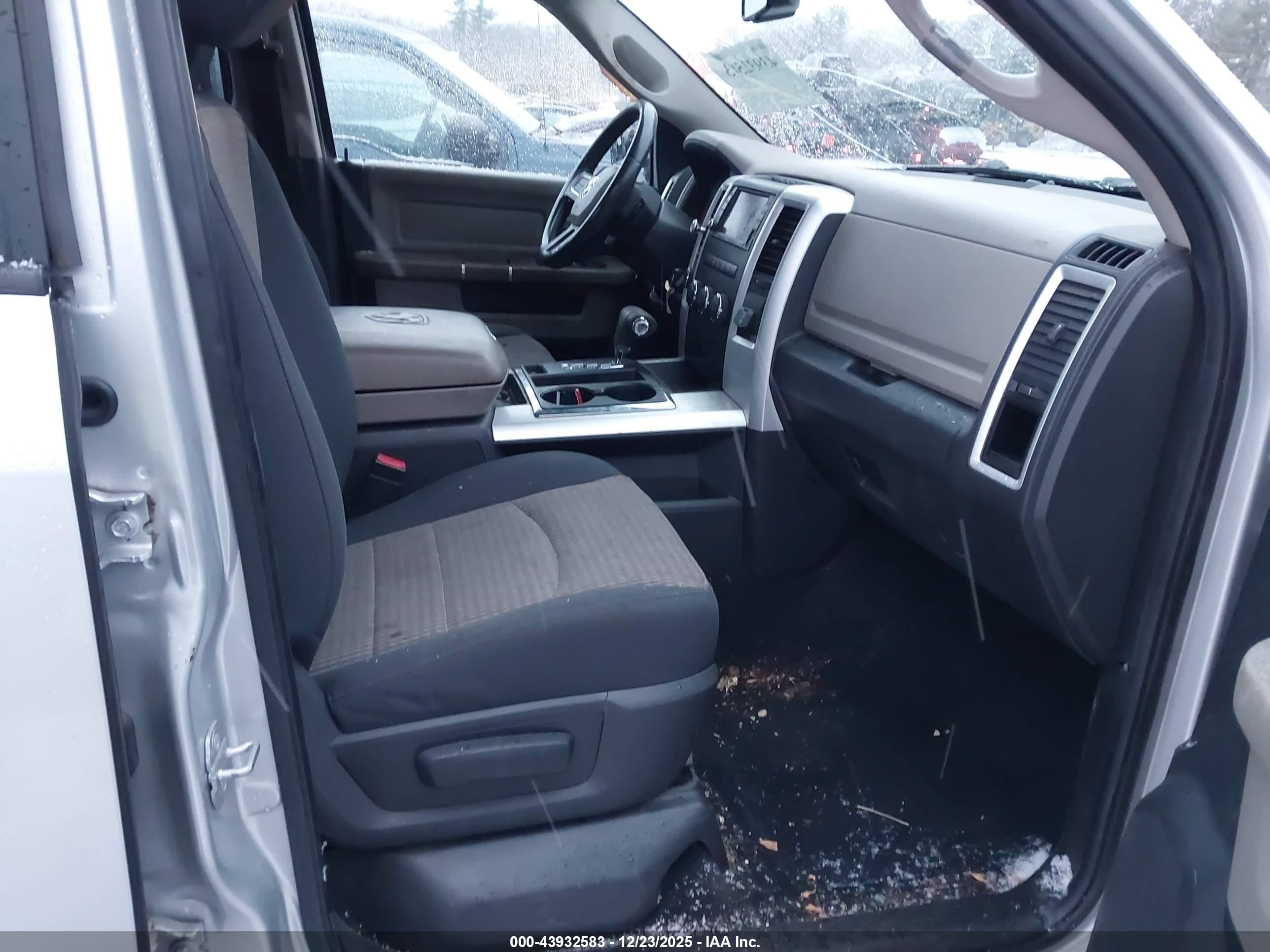 DODGE RAM image 5