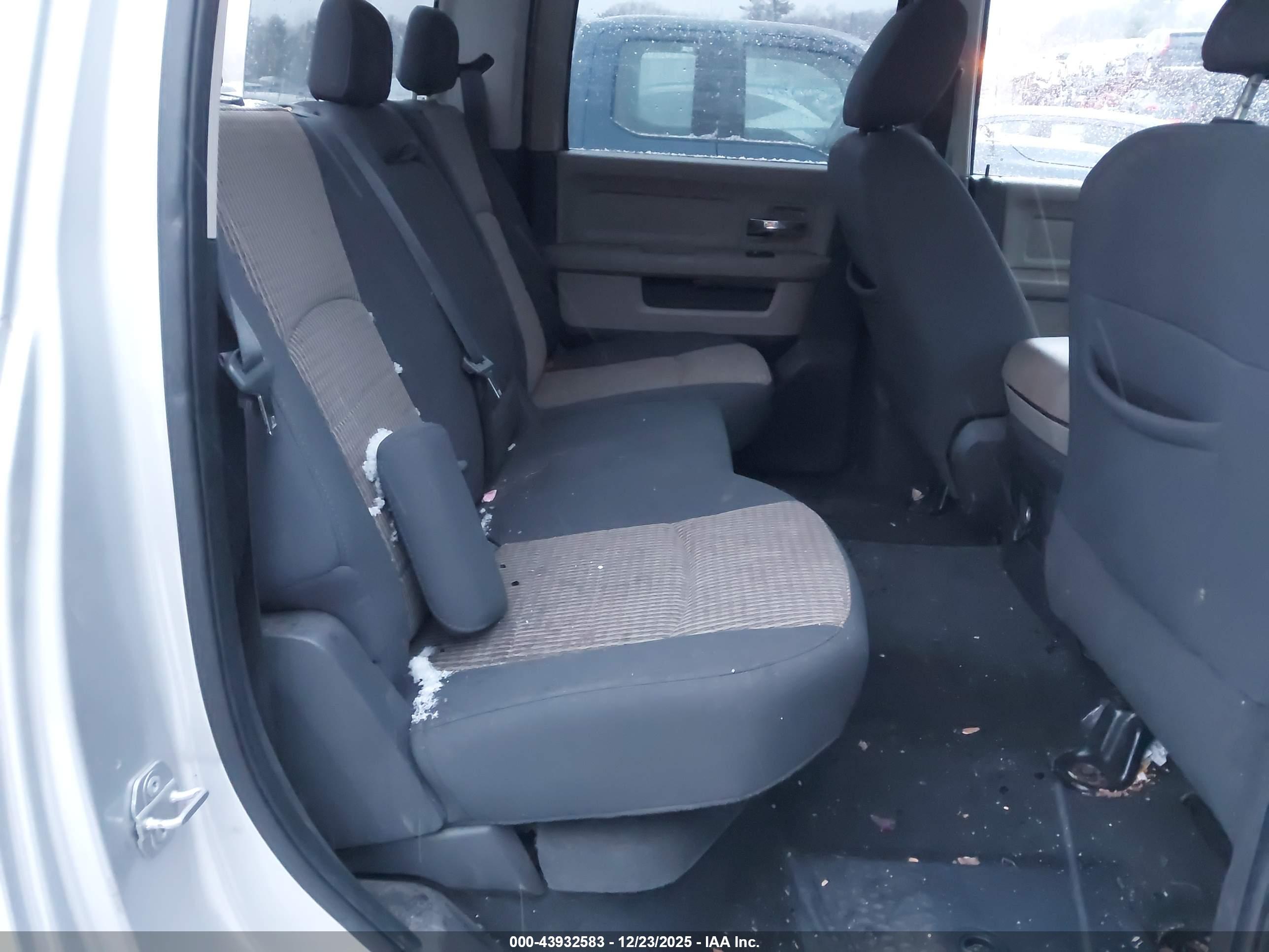 DODGE RAM image 8
