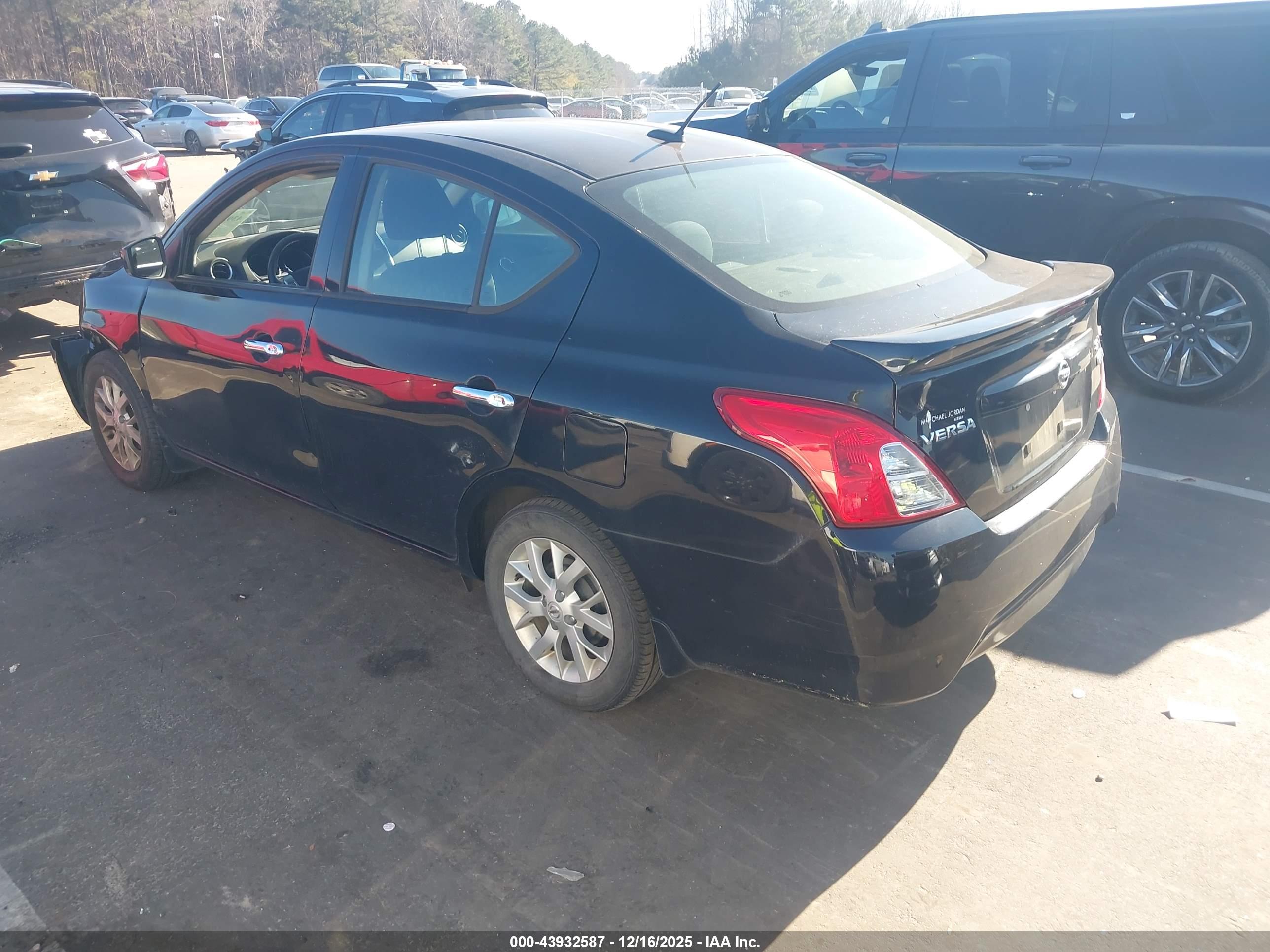 NISSAN VERSA image 3