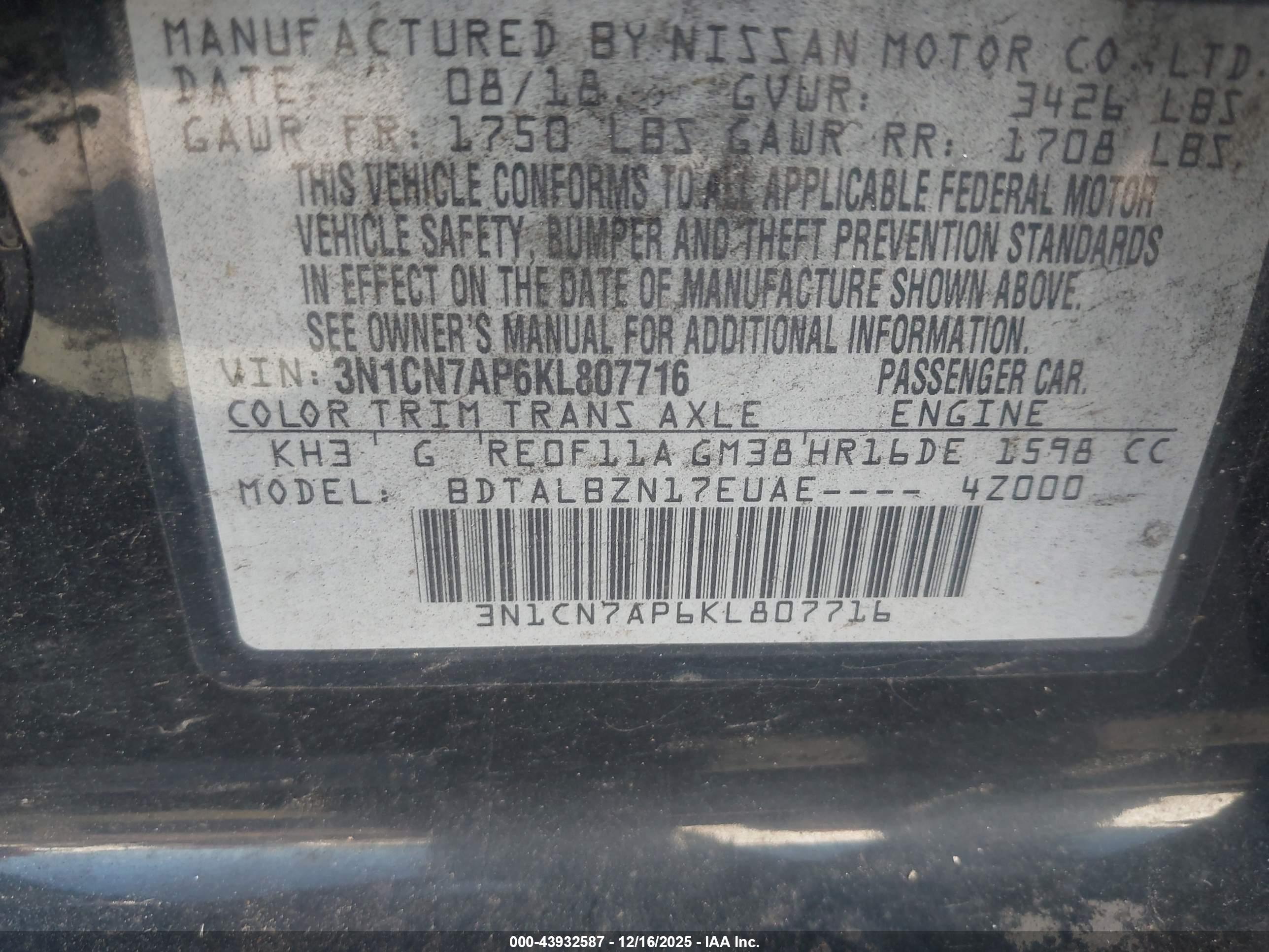 NISSAN VERSA image 9