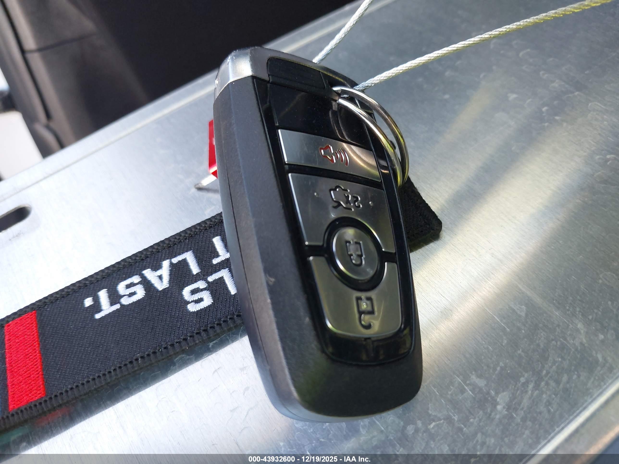 FORD ESCAPE image 11