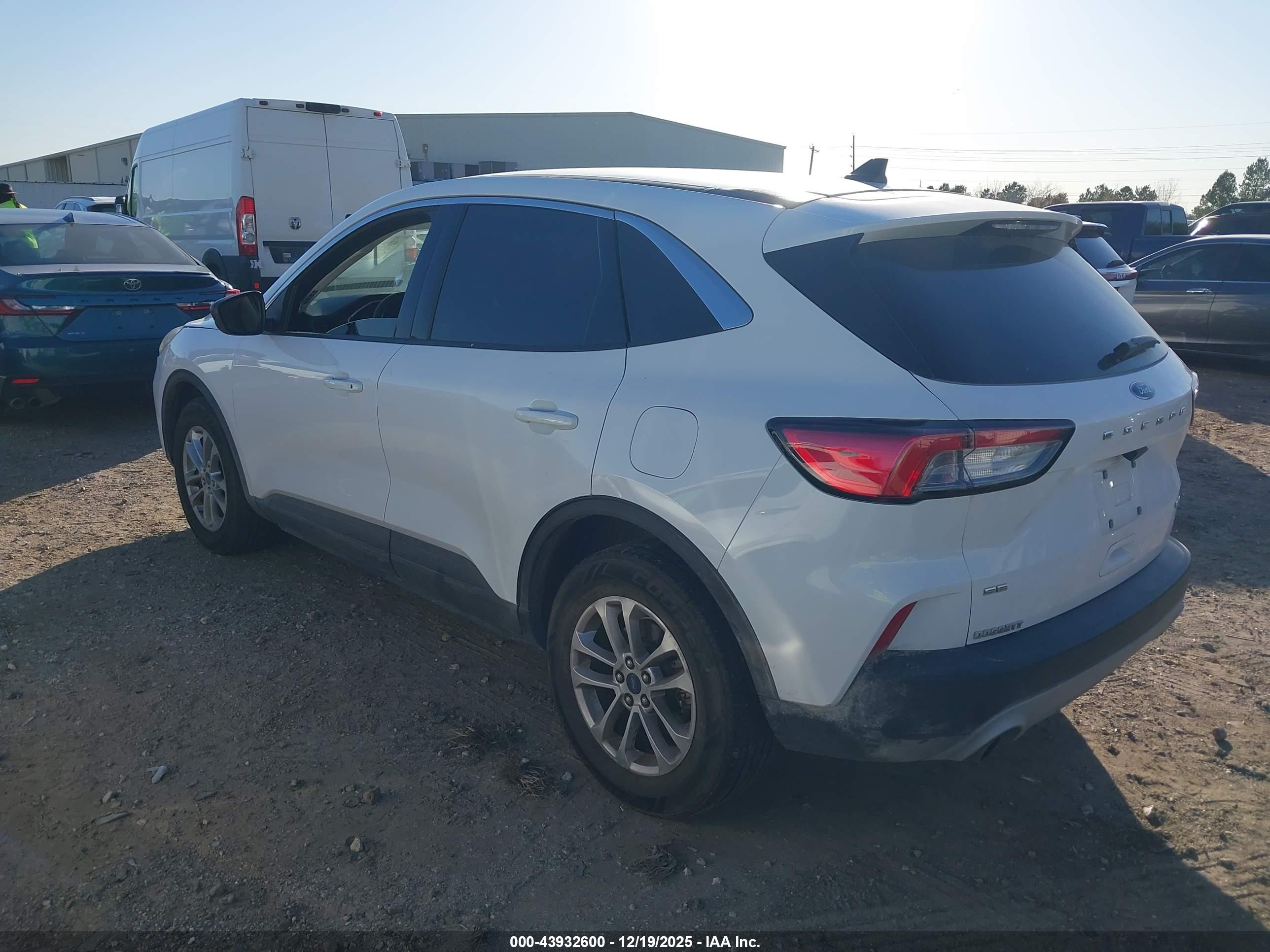 FORD ESCAPE image 3