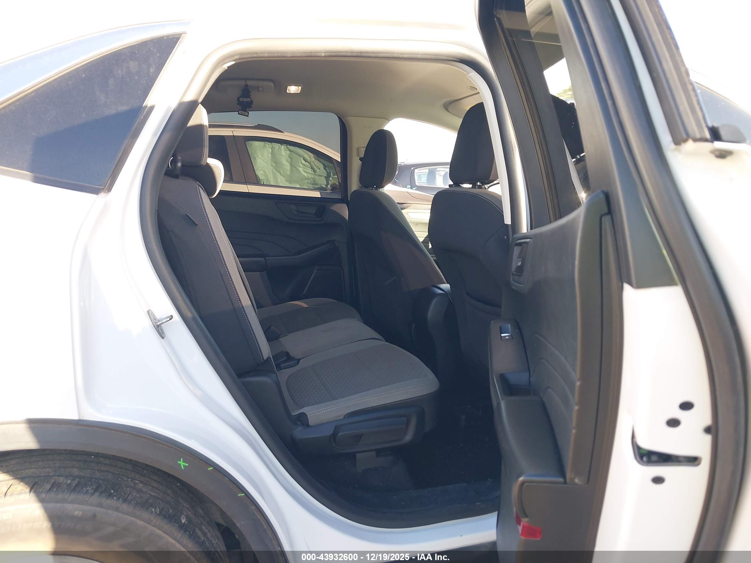 FORD ESCAPE image 8