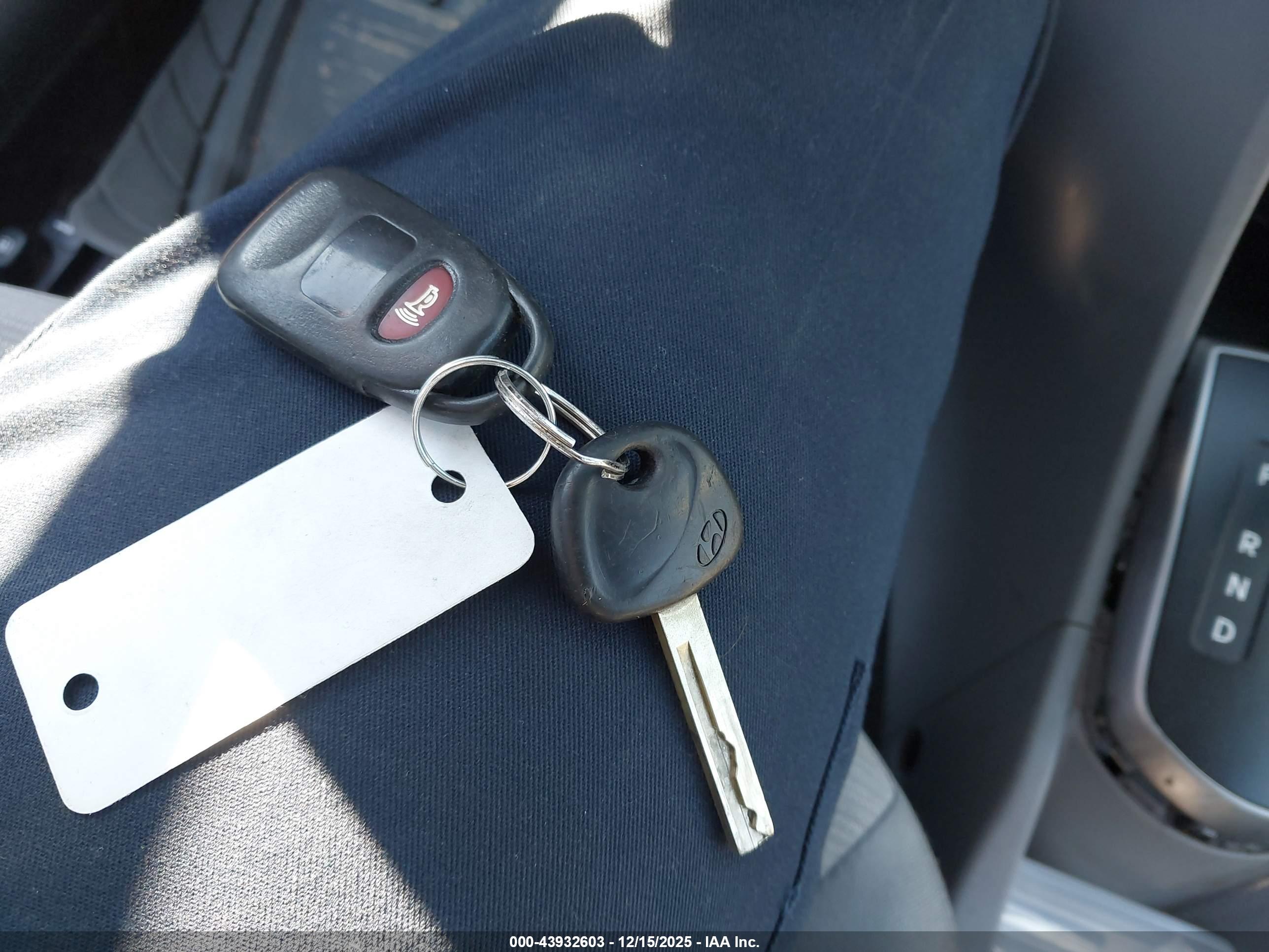 HYUNDAI ACCENT image 11