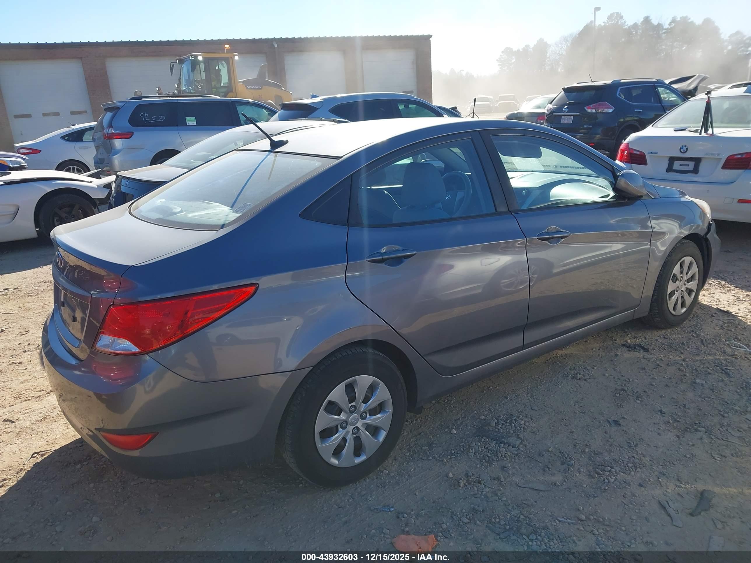 HYUNDAI ACCENT image 4