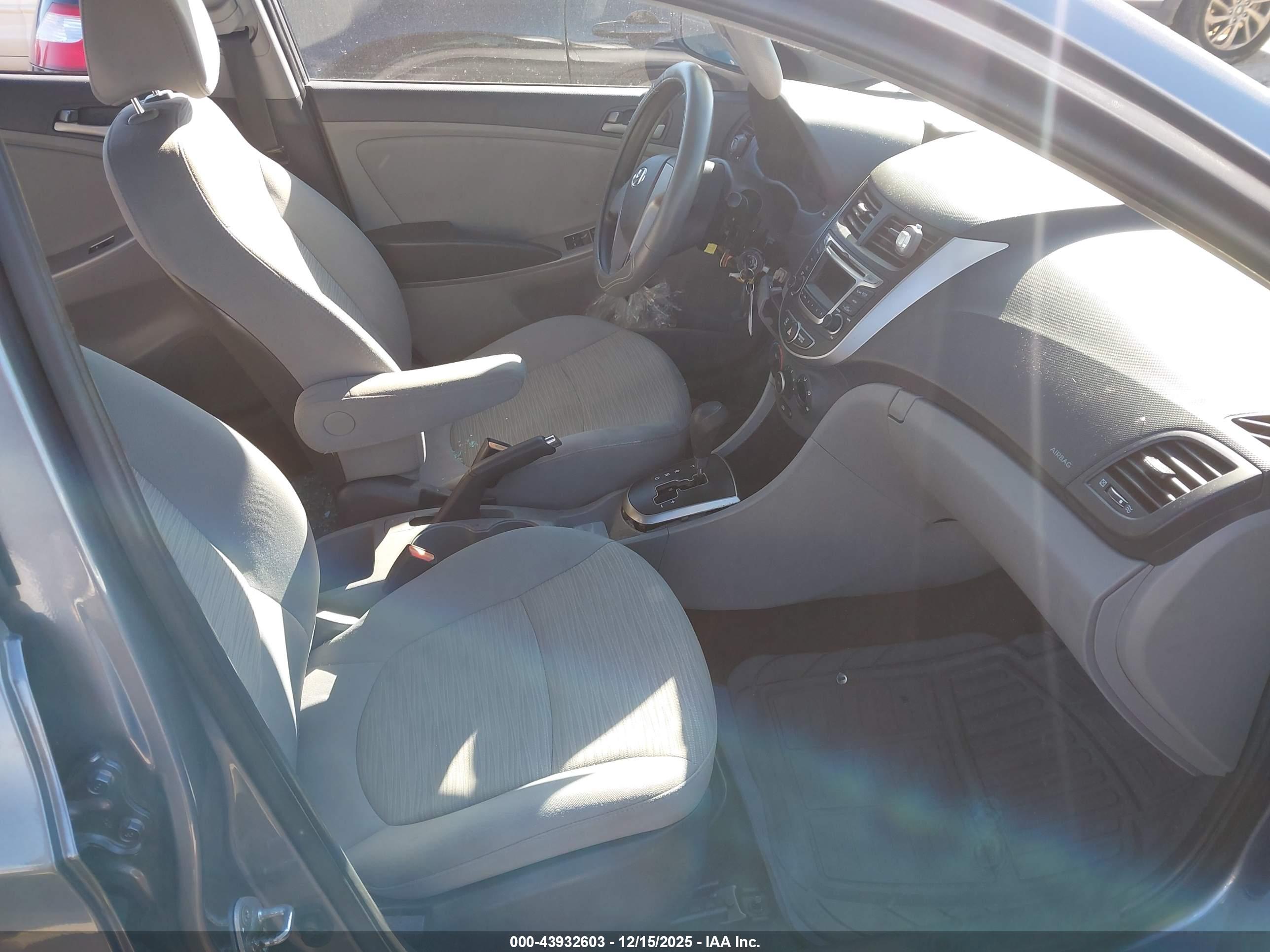 HYUNDAI ACCENT image 5
