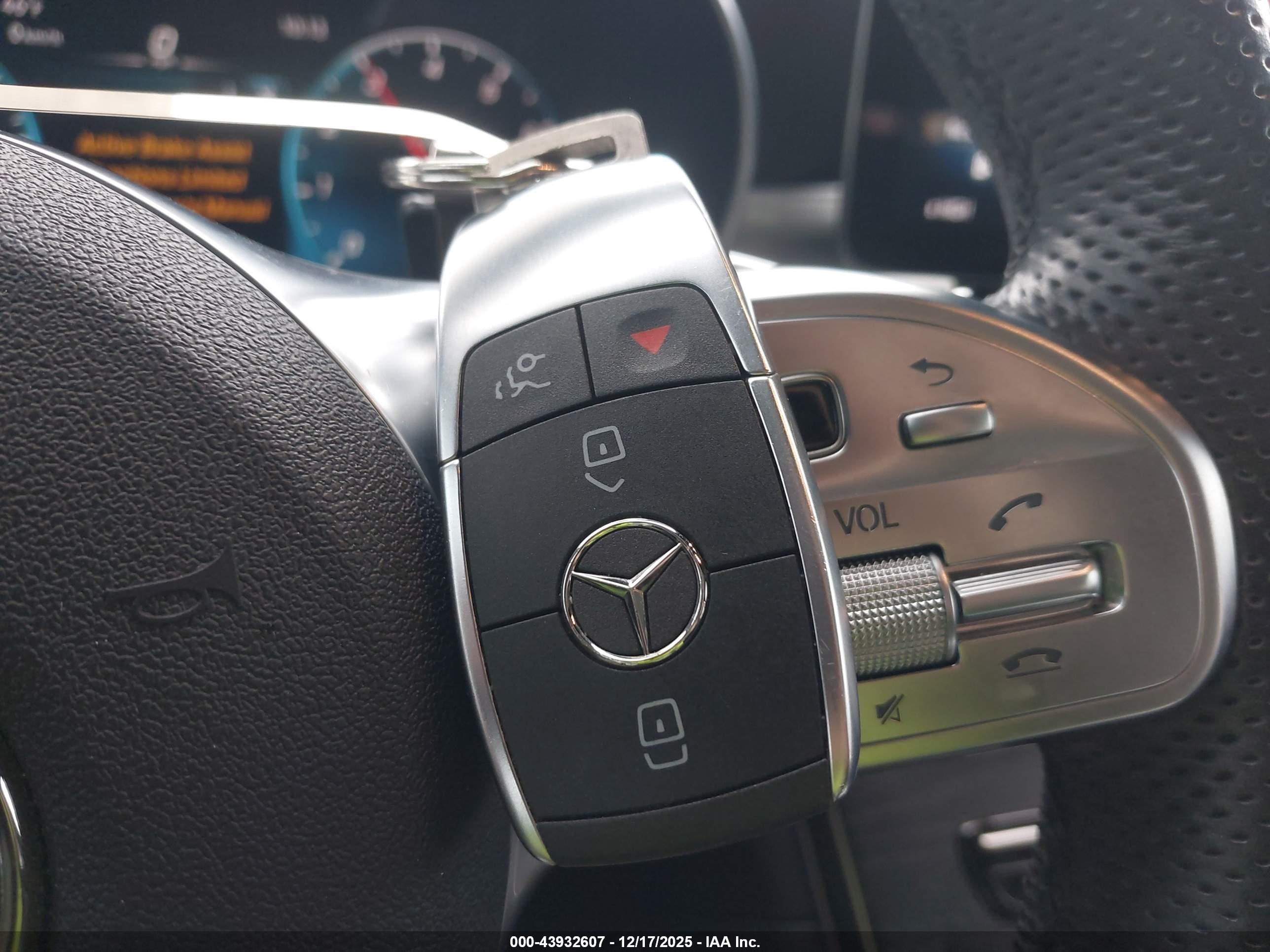 MERCEDES-BENZ GLC image 11