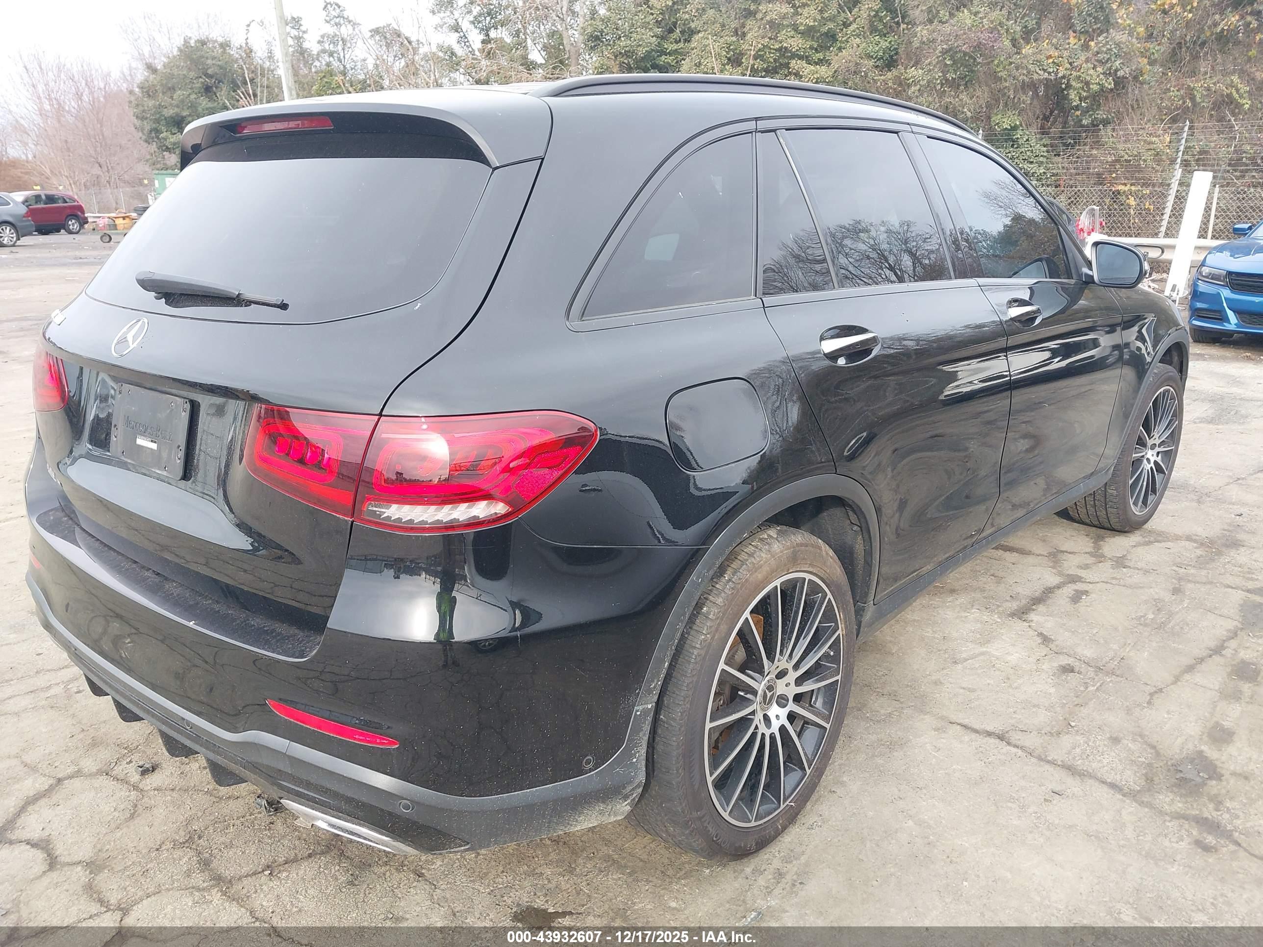MERCEDES-BENZ GLC image 4