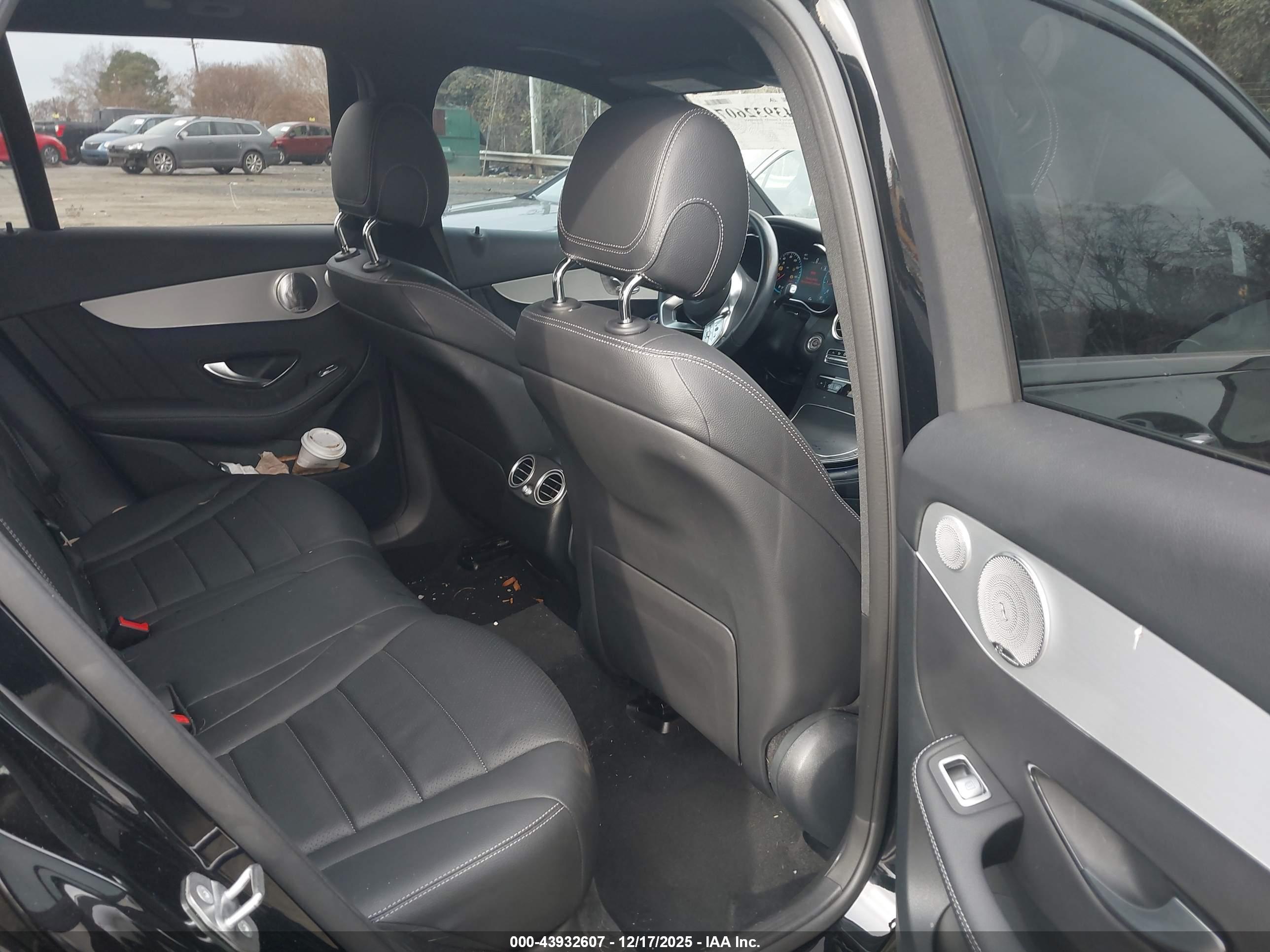 MERCEDES-BENZ GLC image 8