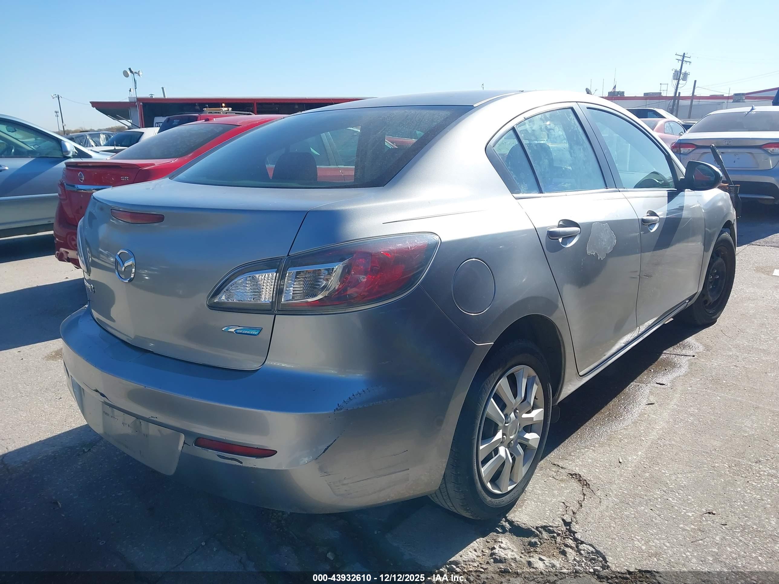 MAZDA MAZDA3 image 4