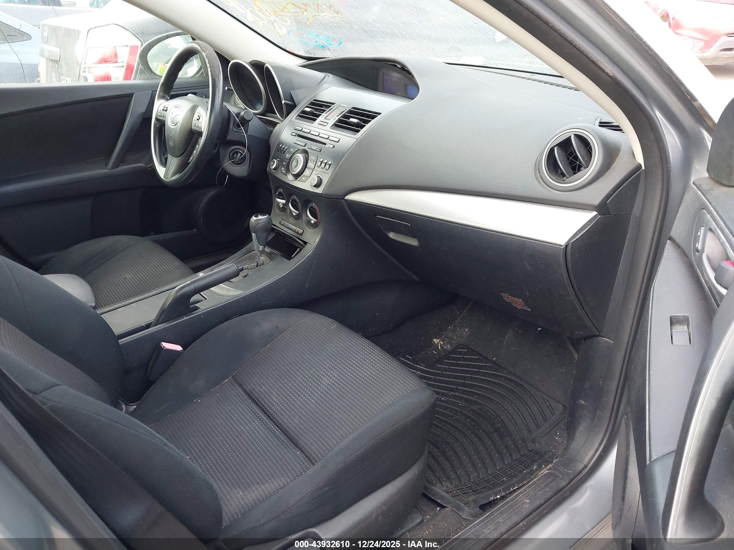 MAZDA MAZDA3 image 5