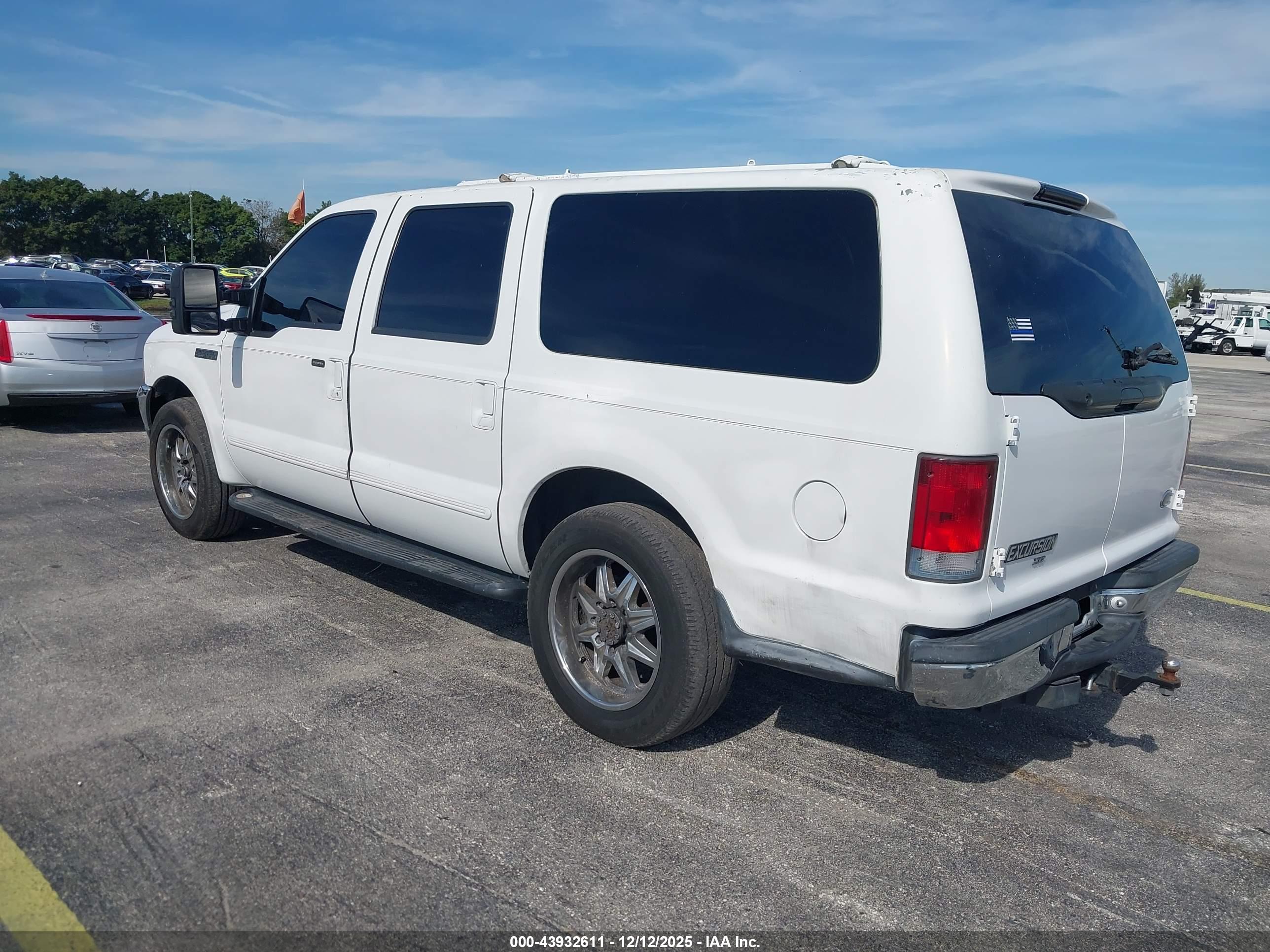 FORD EXCURSION image 3