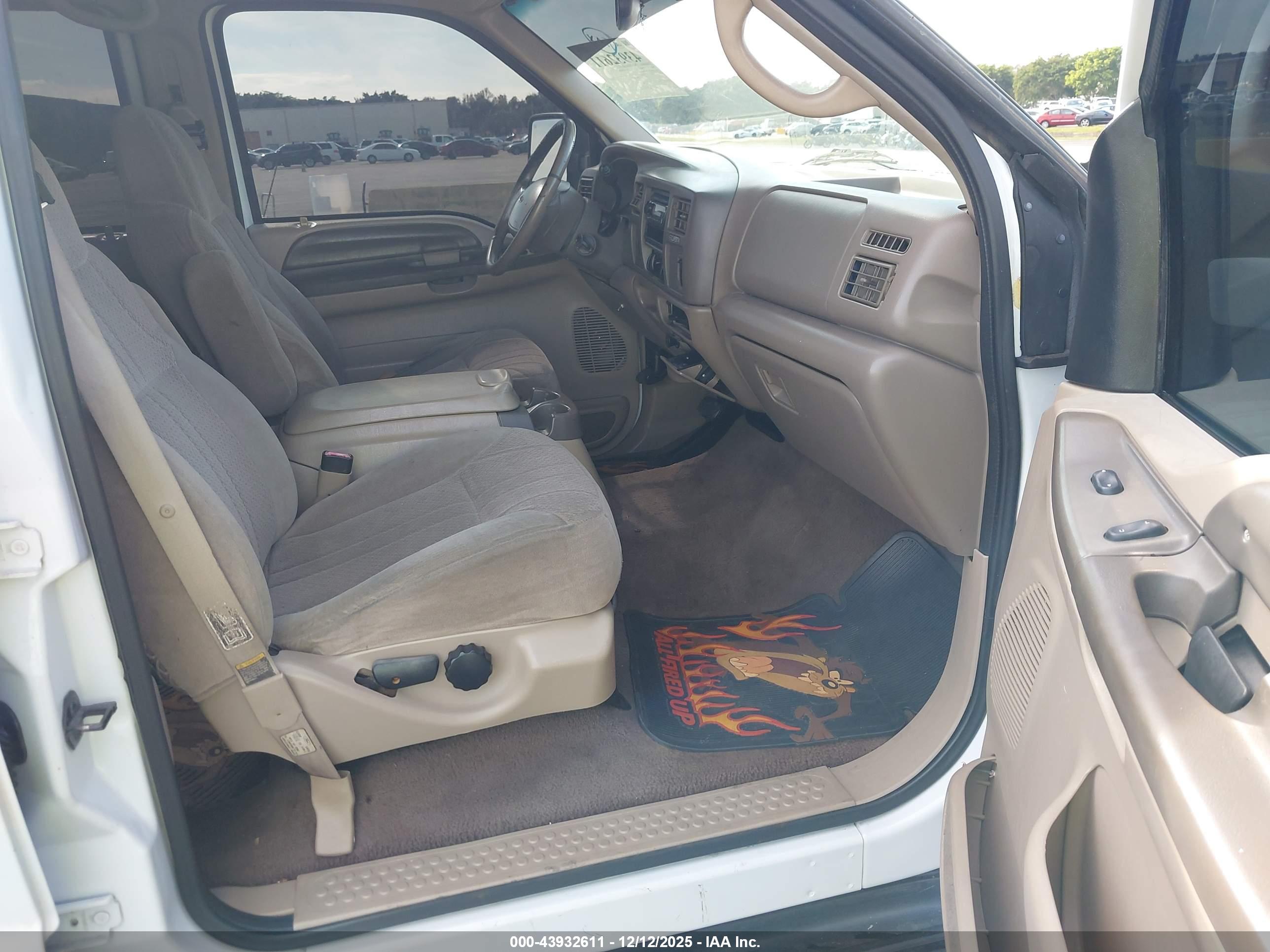FORD EXCURSION image 5