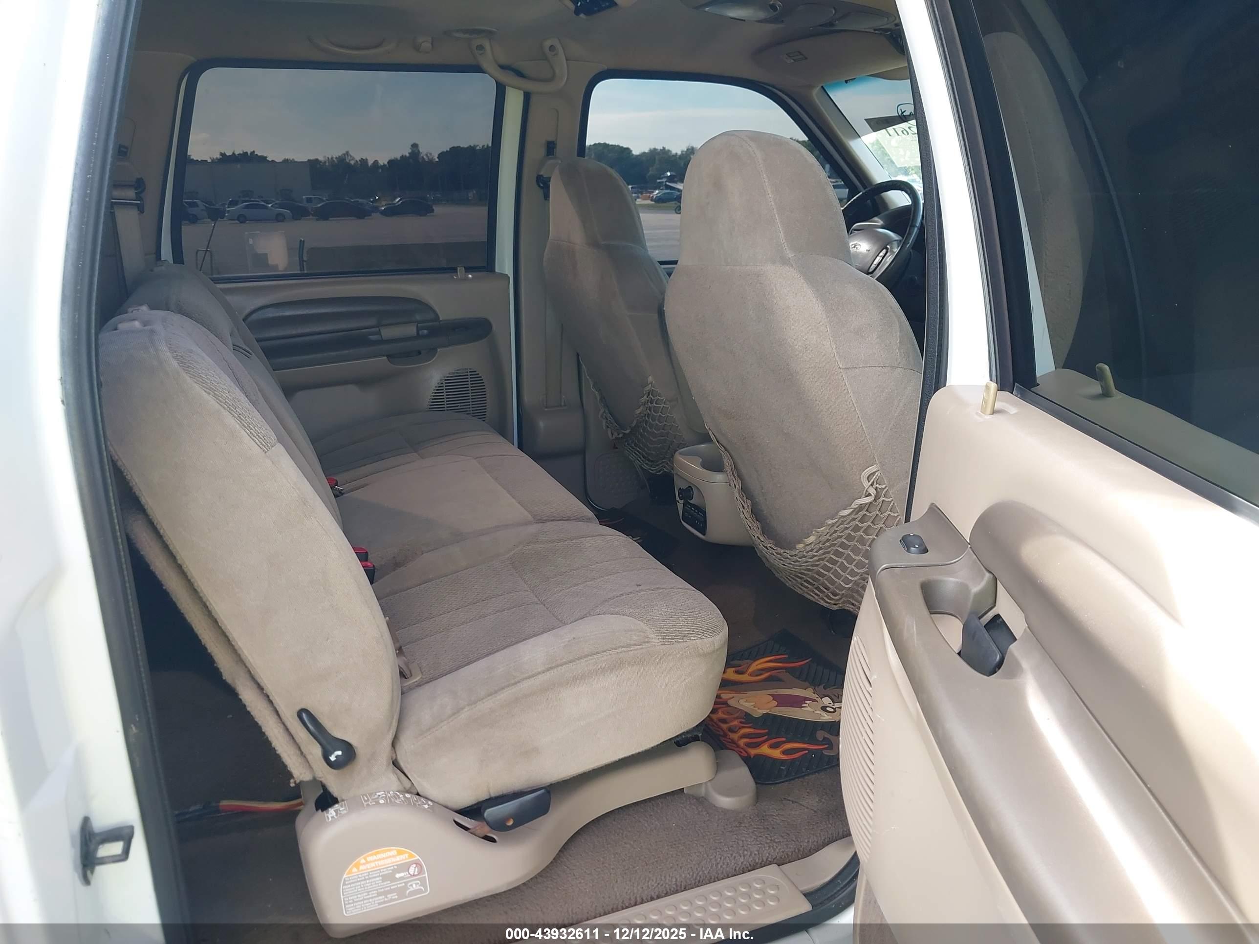FORD EXCURSION image 8